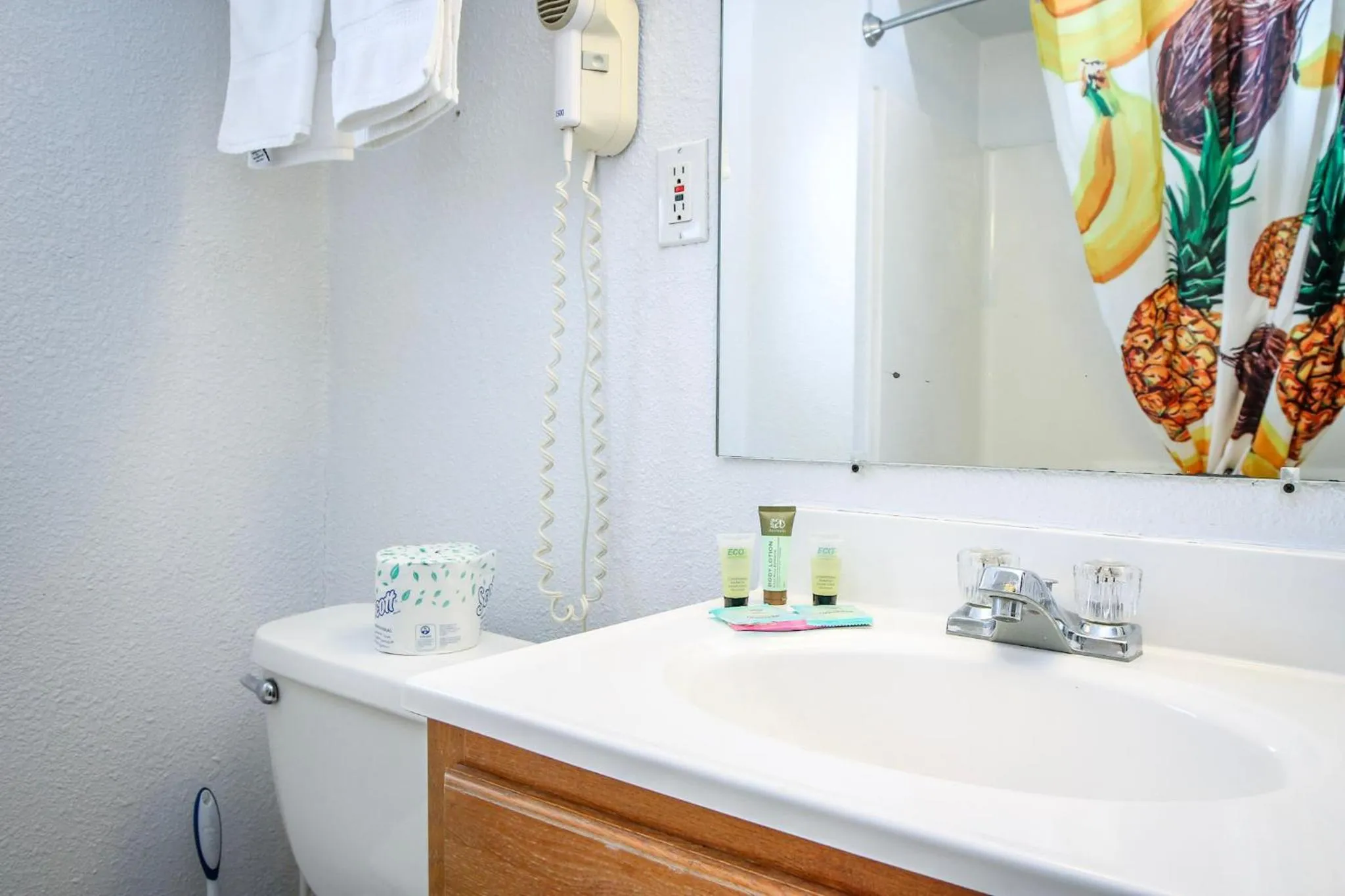 Bathroom in Baker City Motel & RV