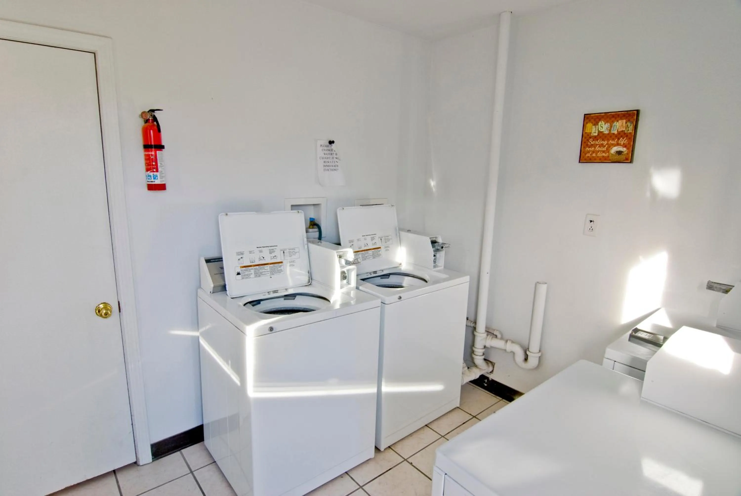 laundry, Bed in Baker City Motel & RV