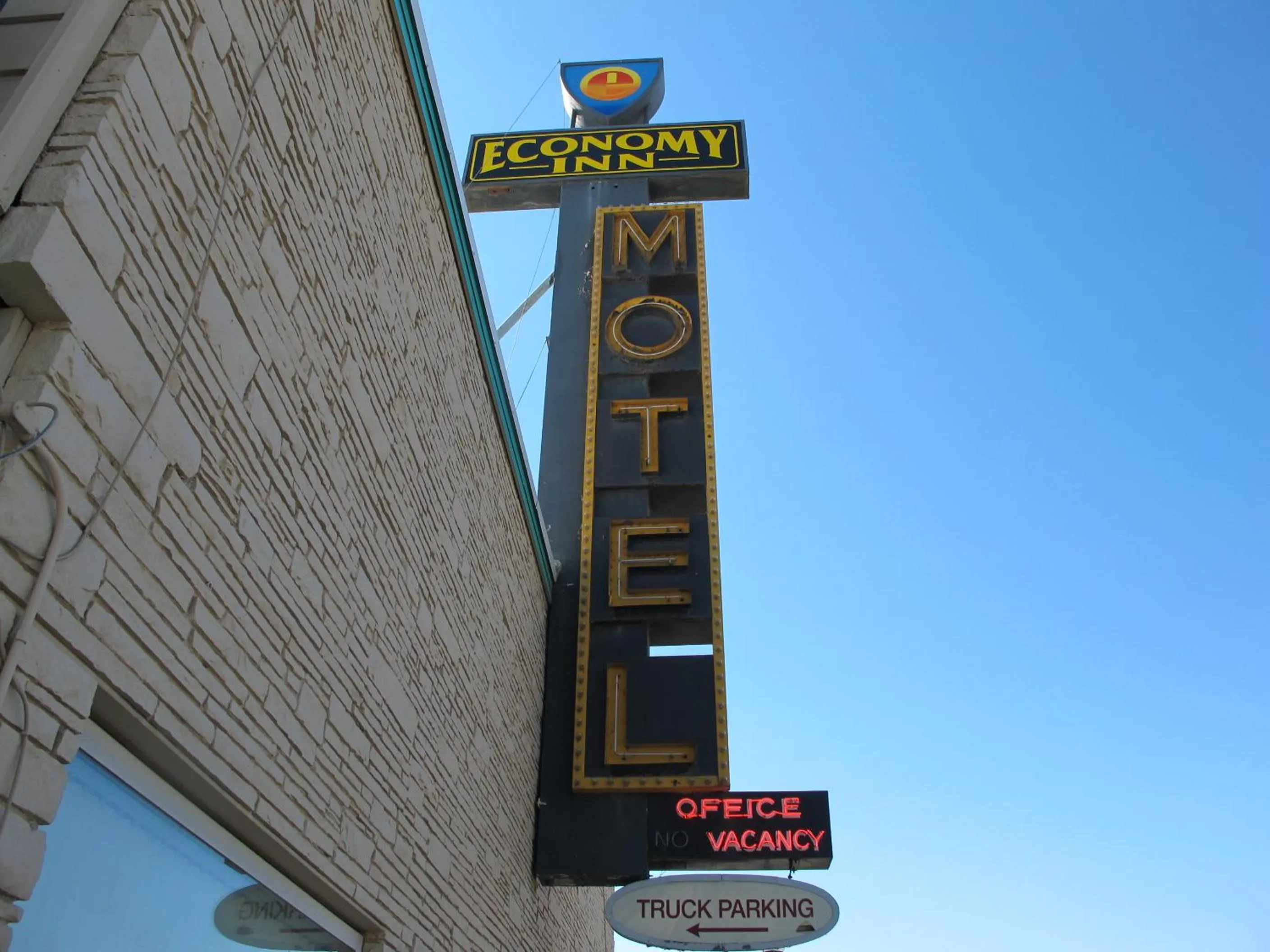 Economy Inn Ontario