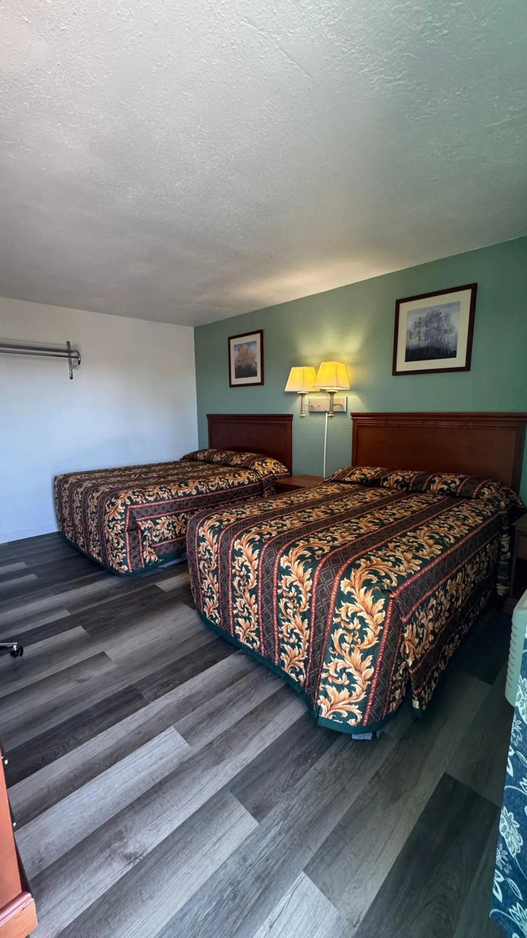 Economy Inn Ontario