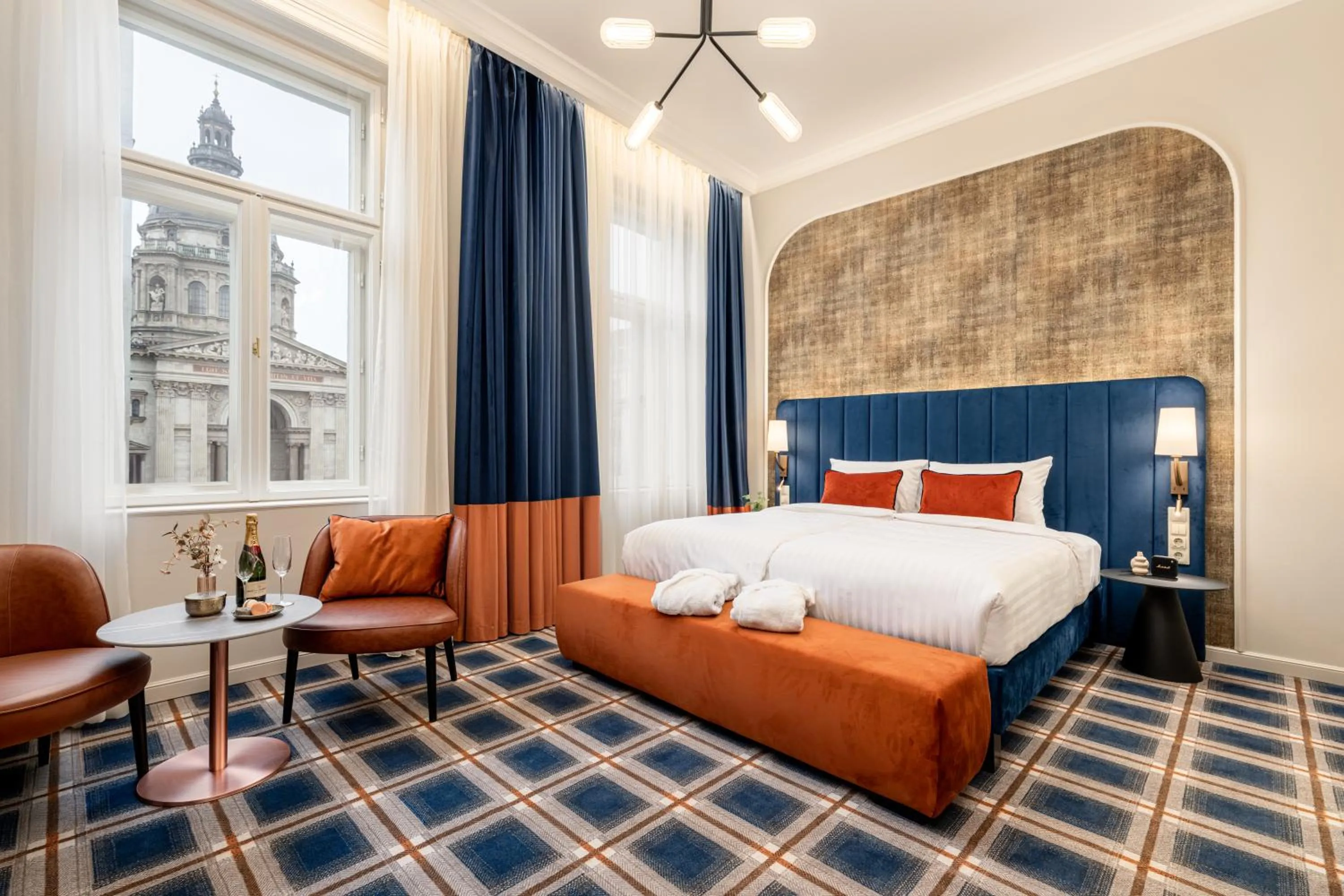 Photo of the whole room, Bed in BasiliQ Hotel