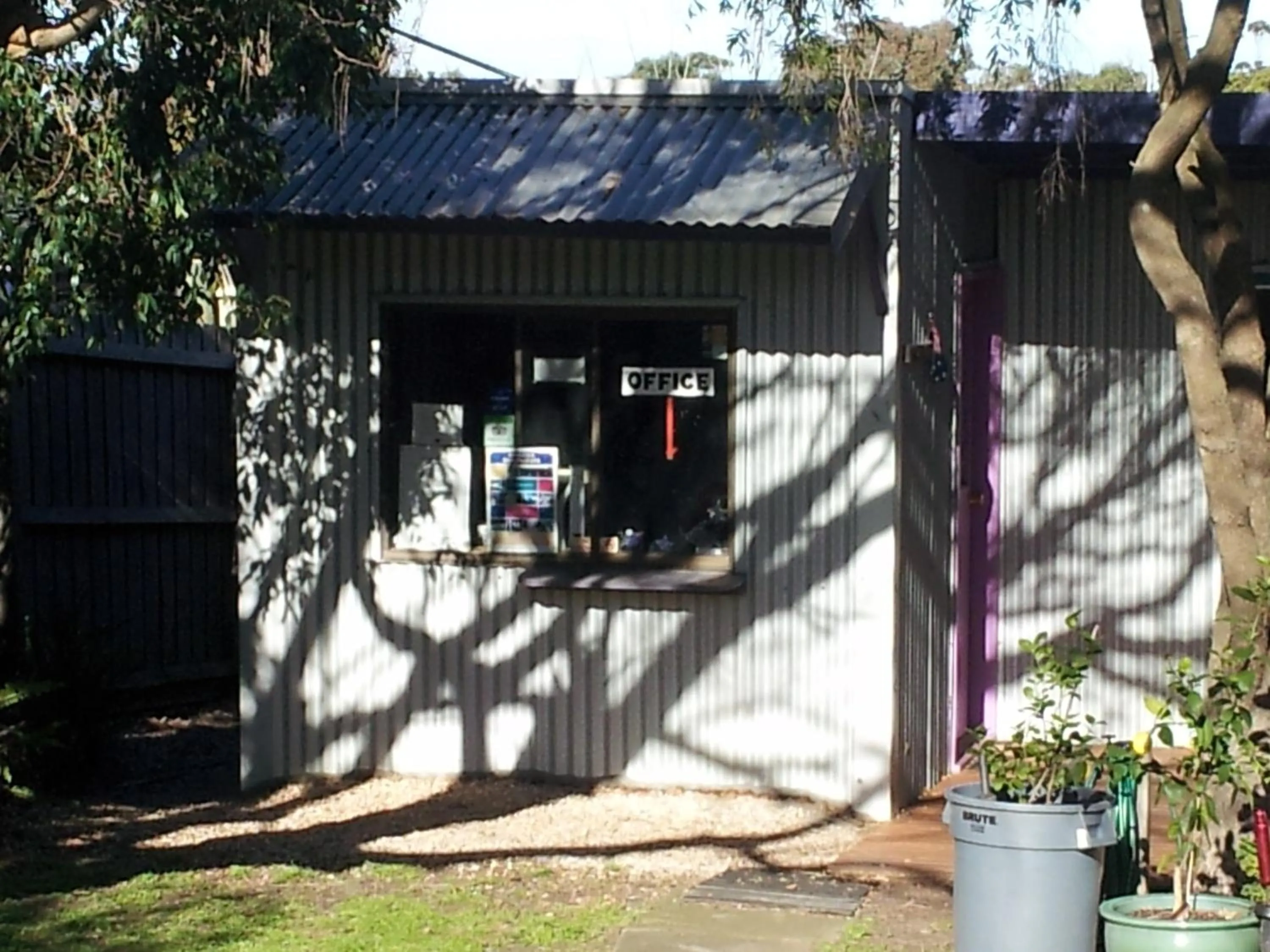 Property building in Anglesea Backpackers