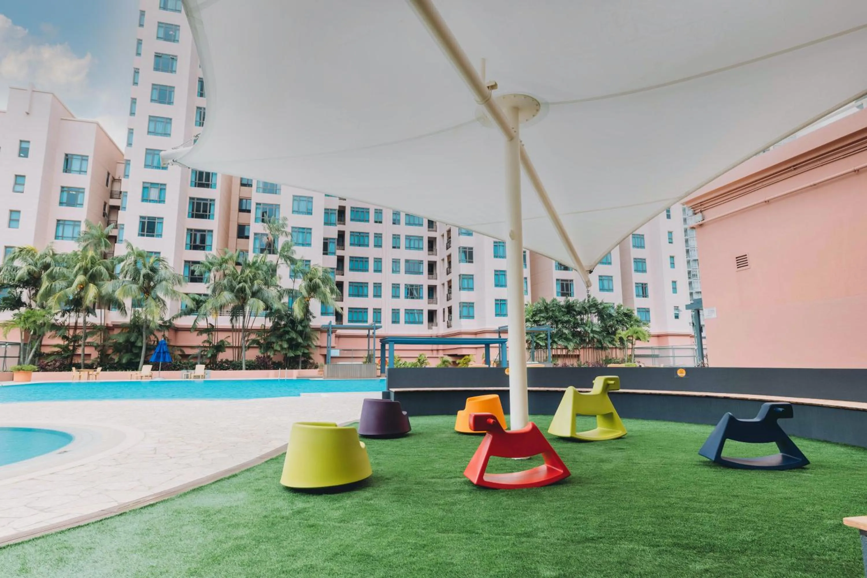 Swimming pool in Great World Residences