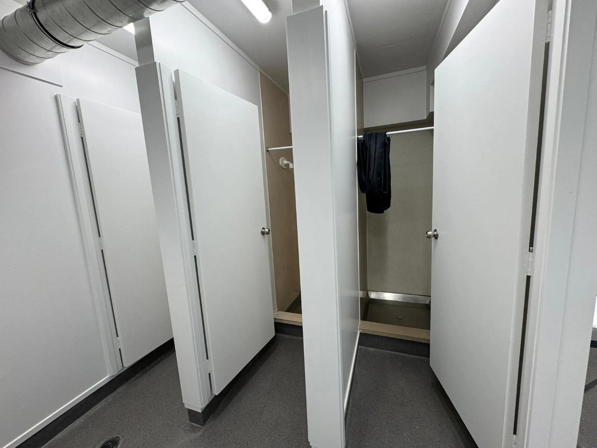 Shower in Backpackers Central Hamilton