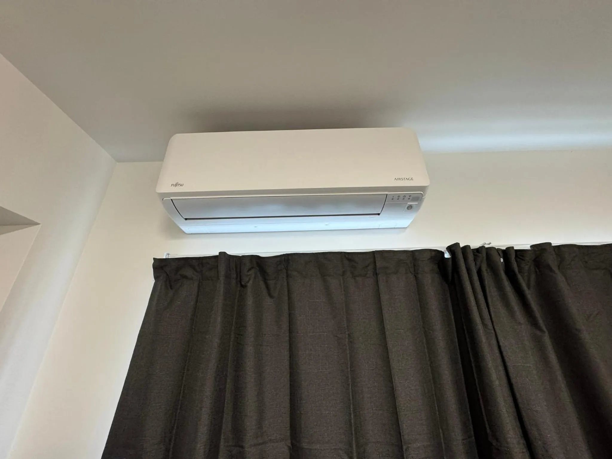 air conditioner in Backpackers Central Hamilton