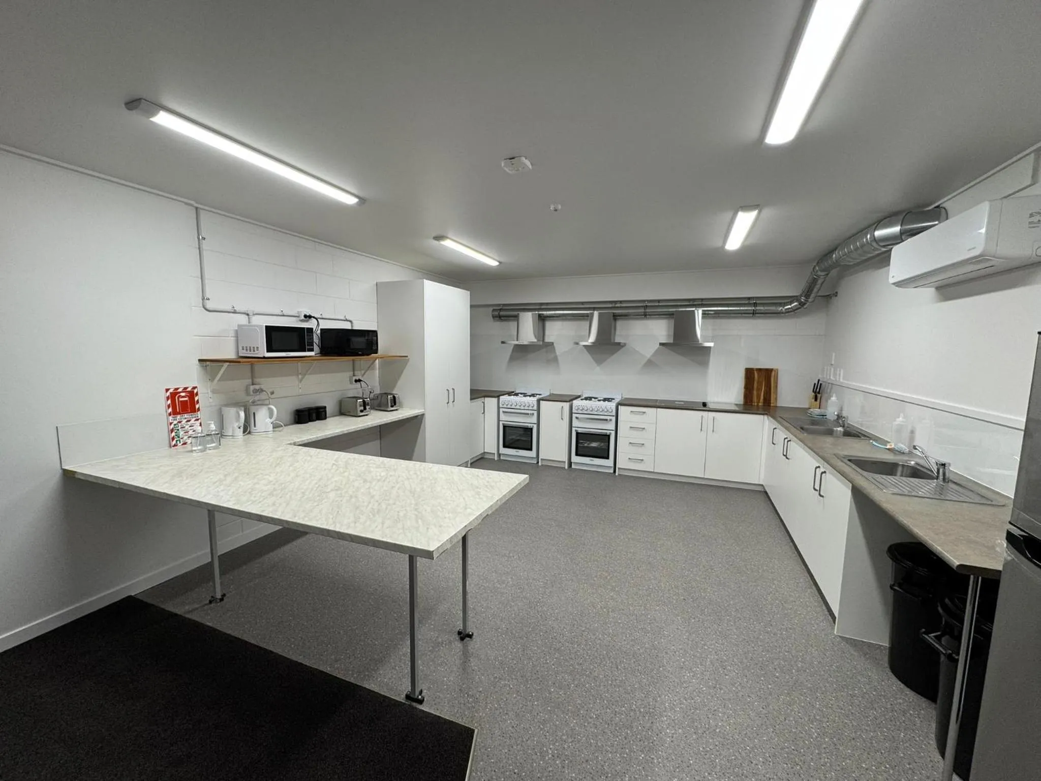 Kitchen or kitchenette in Backpackers Central Hamilton