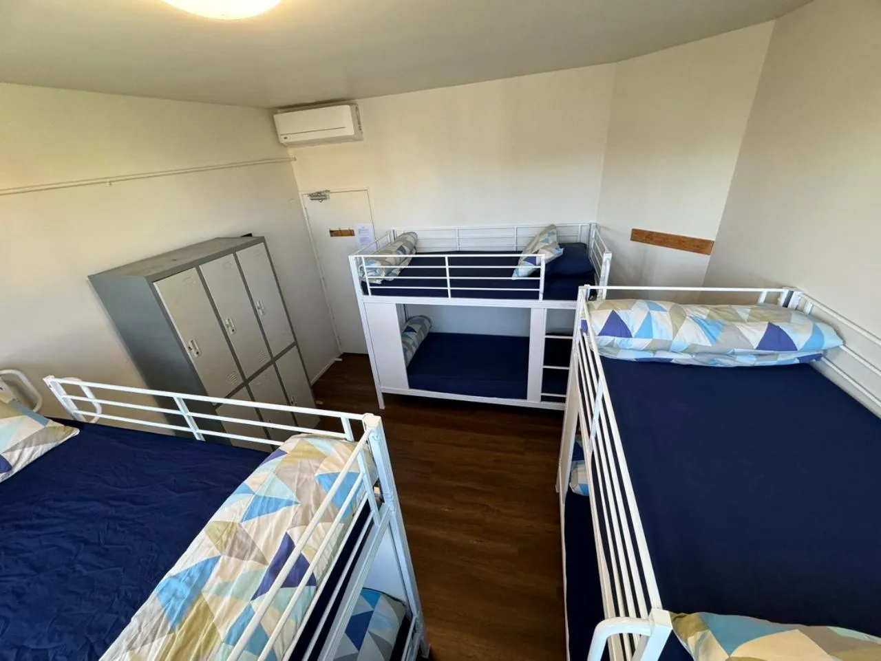 Photo of the whole room, Bed in Backpackers Central Hamilton