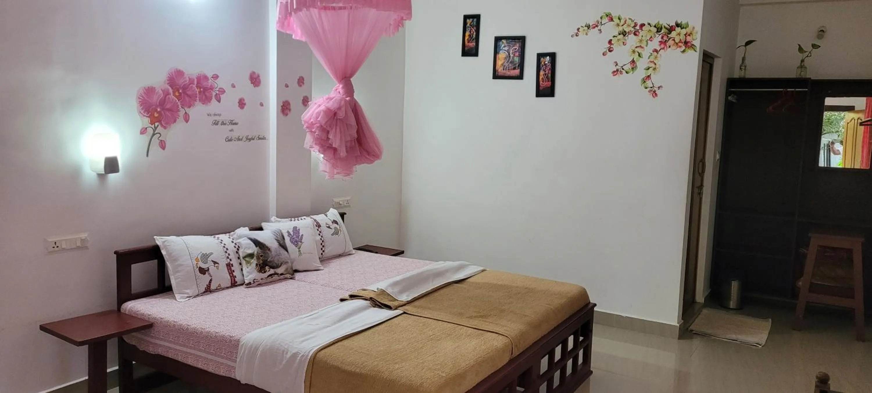 Bed in Periyar Inn
