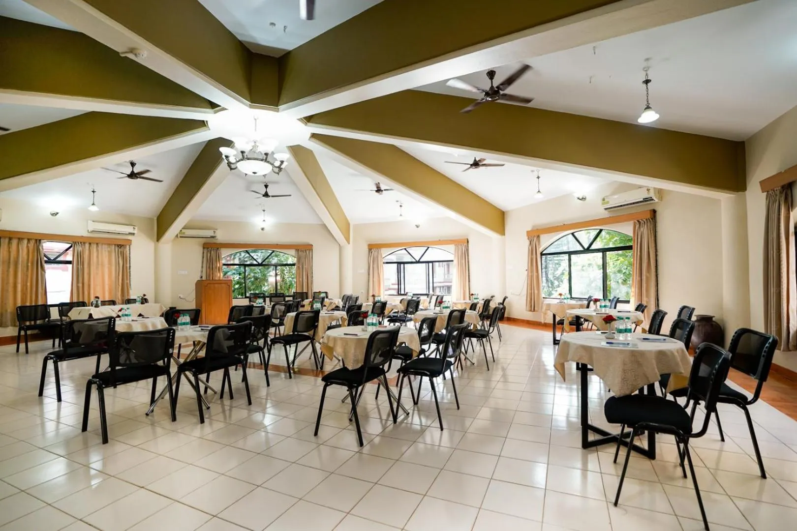 Restaurant/places to eat in Lillywoods Highland Beach Resort- Candolim