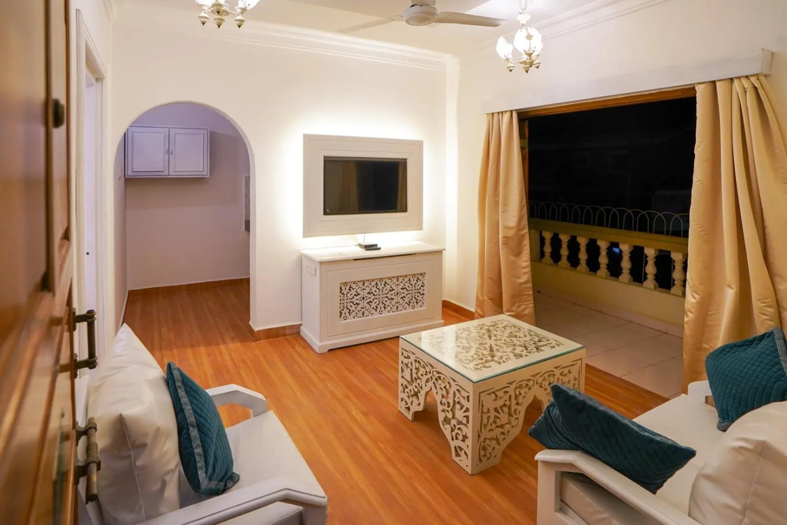 TV and multimedia in Lillywoods Highland Beach Resort- Candolim