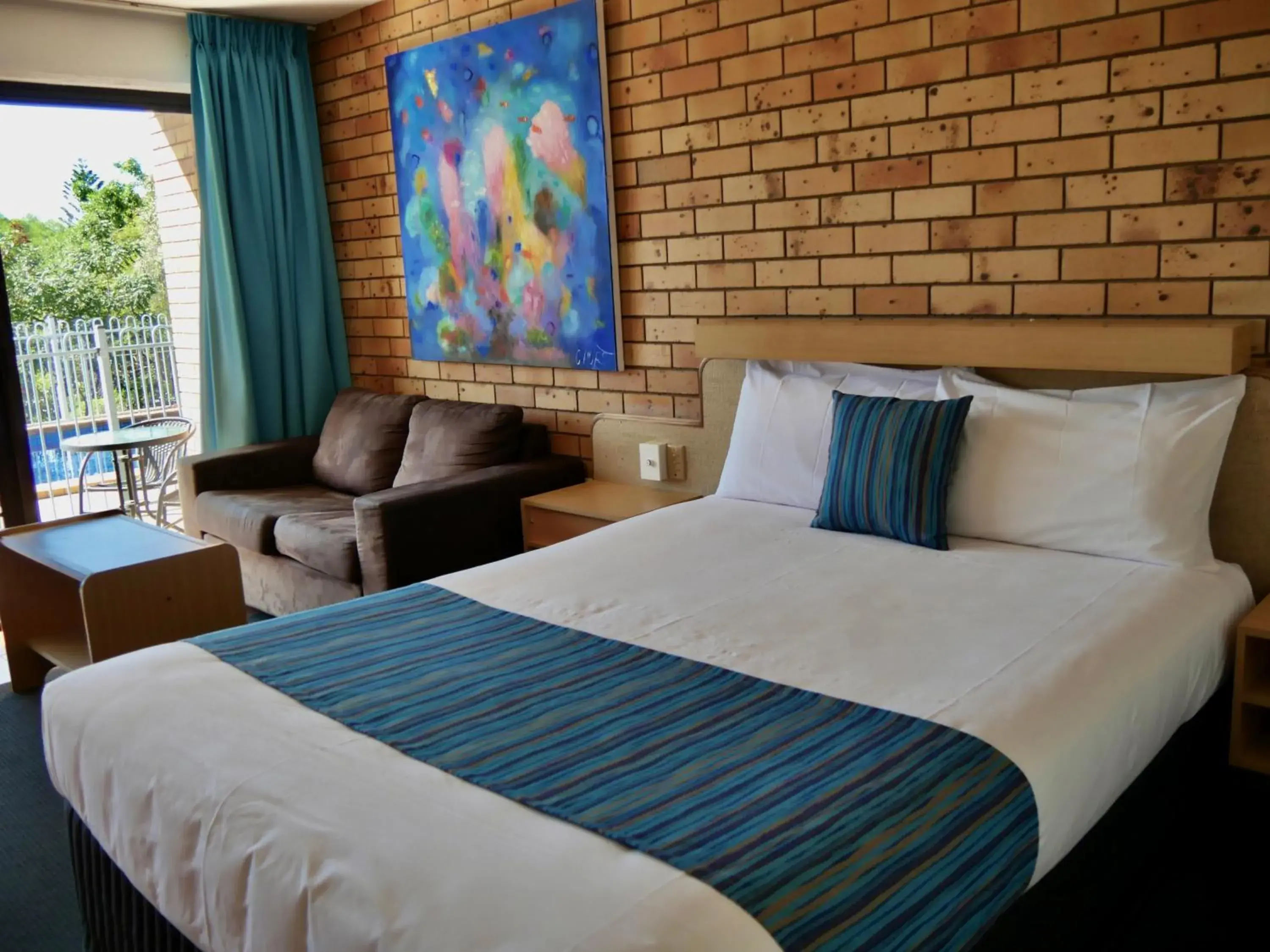 Queen Room in Tannum On The Beach Motel Queen Room in Tannum On The Beach Motel