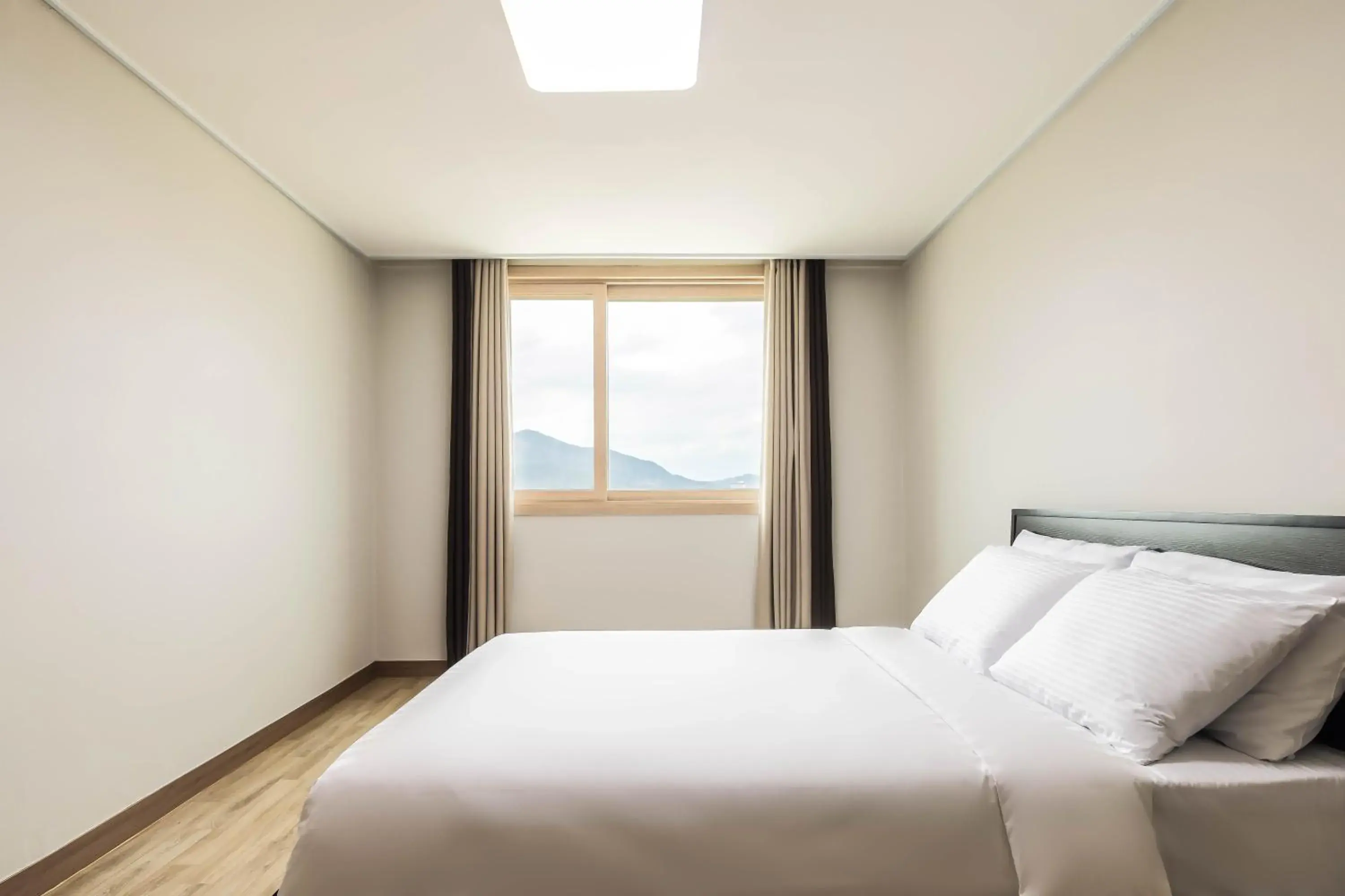 Bedroom, Bed in KensingtonResort JirisanNamwon Bedroom, Bed in KensingtonResort JirisanNamwon