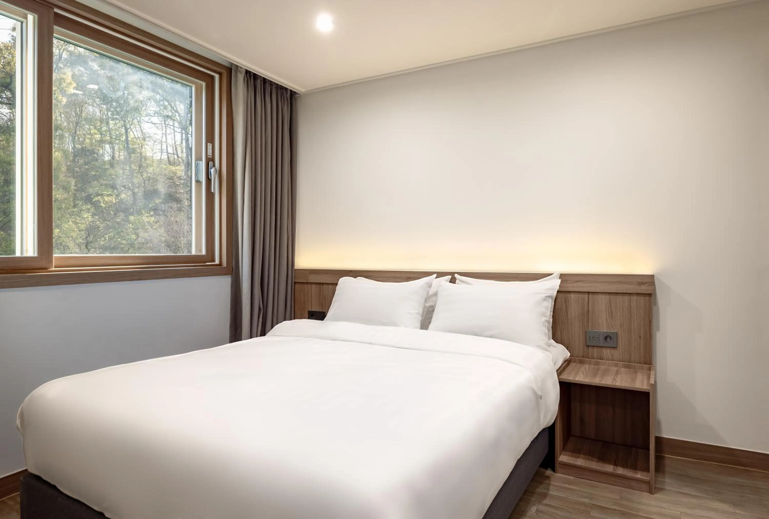 Bedroom, Bed in KensingtonResort JirisanNamwon