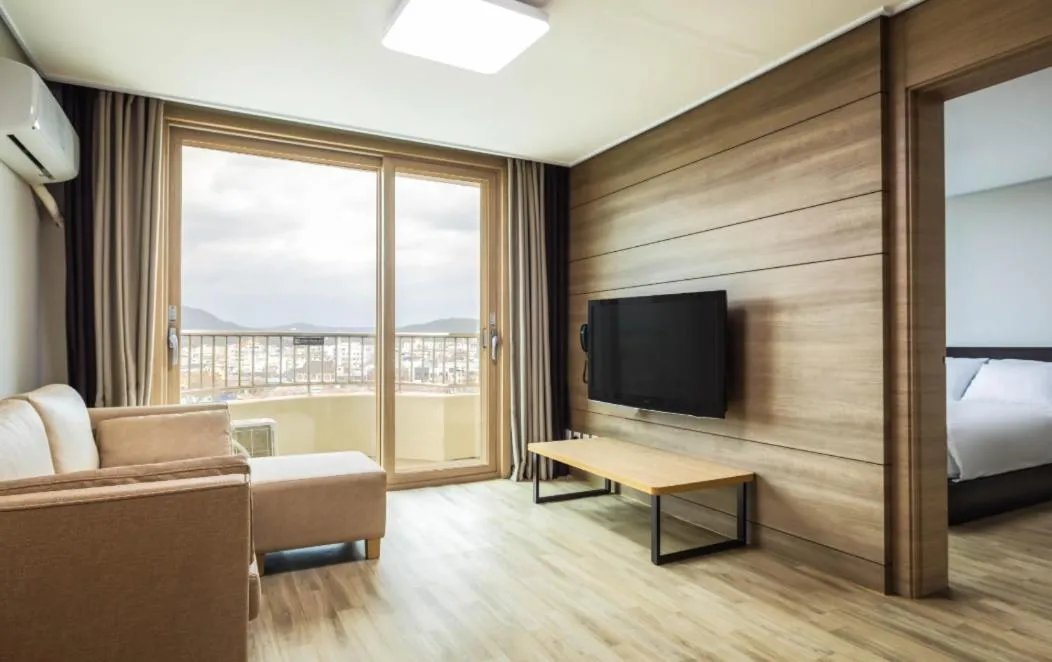 Living room, Bed in KensingtonResort JirisanNamwon