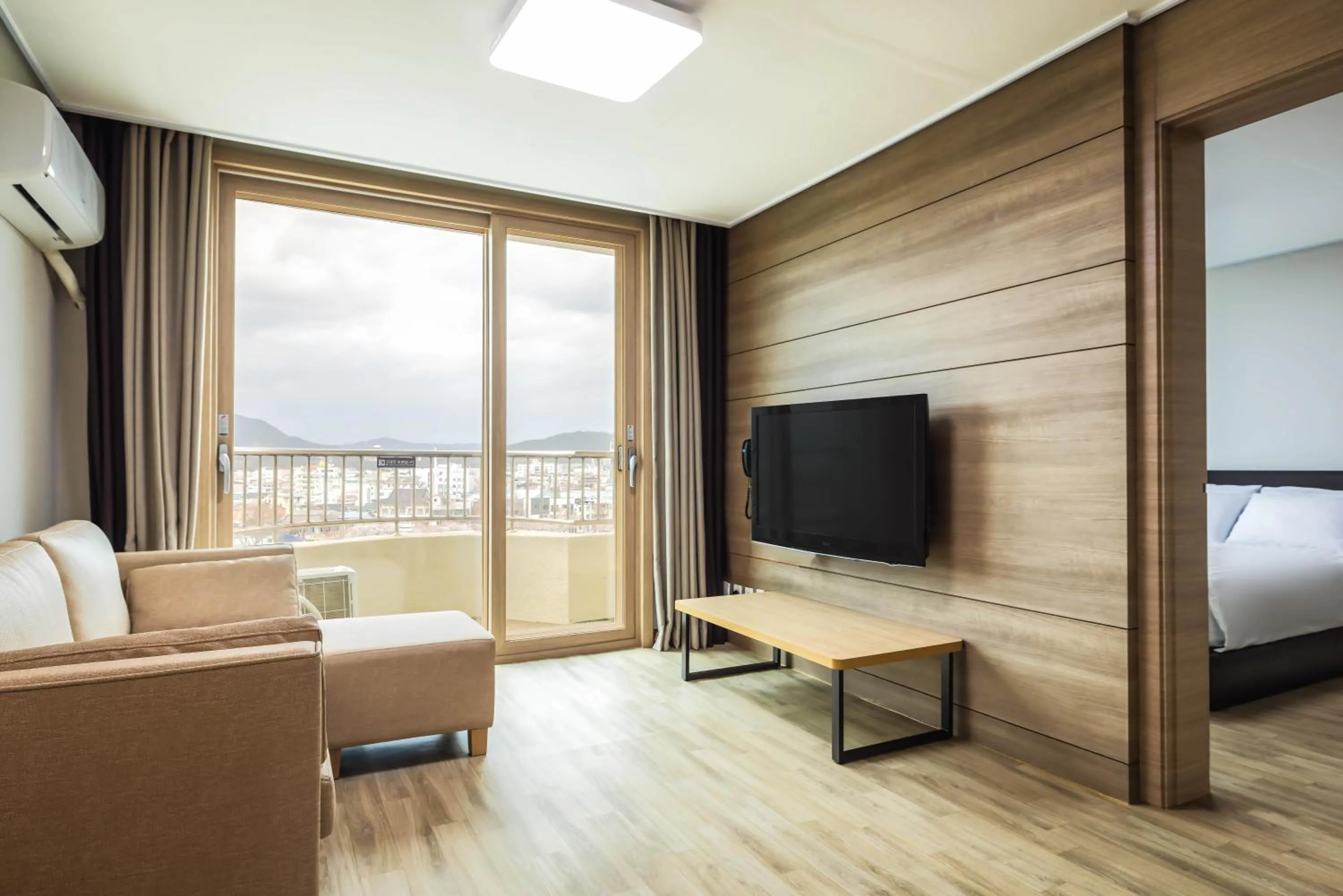 Living room, Bed in KensingtonResort JirisanNamwon