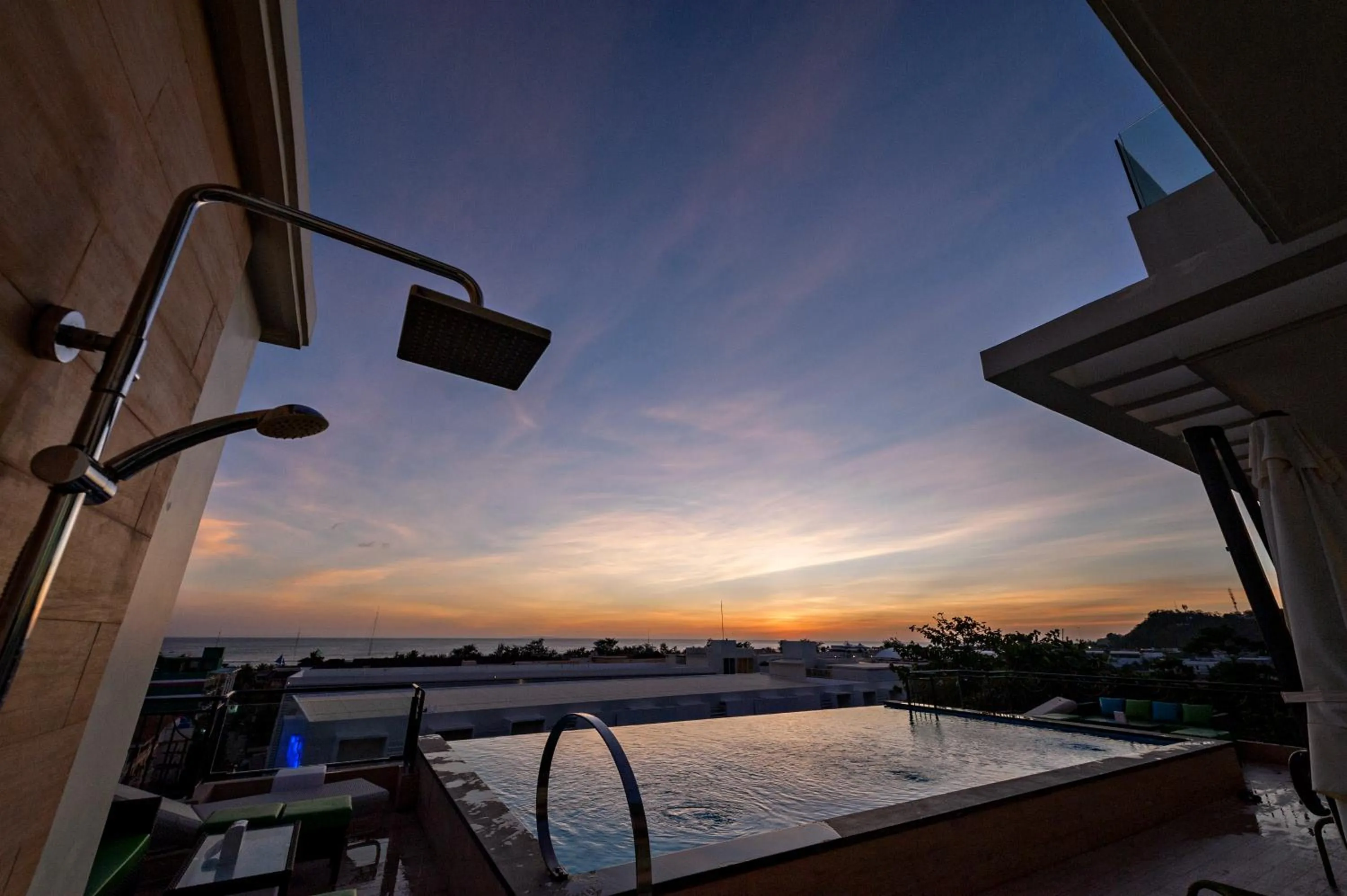 Shower in Lime Hotel Boracay