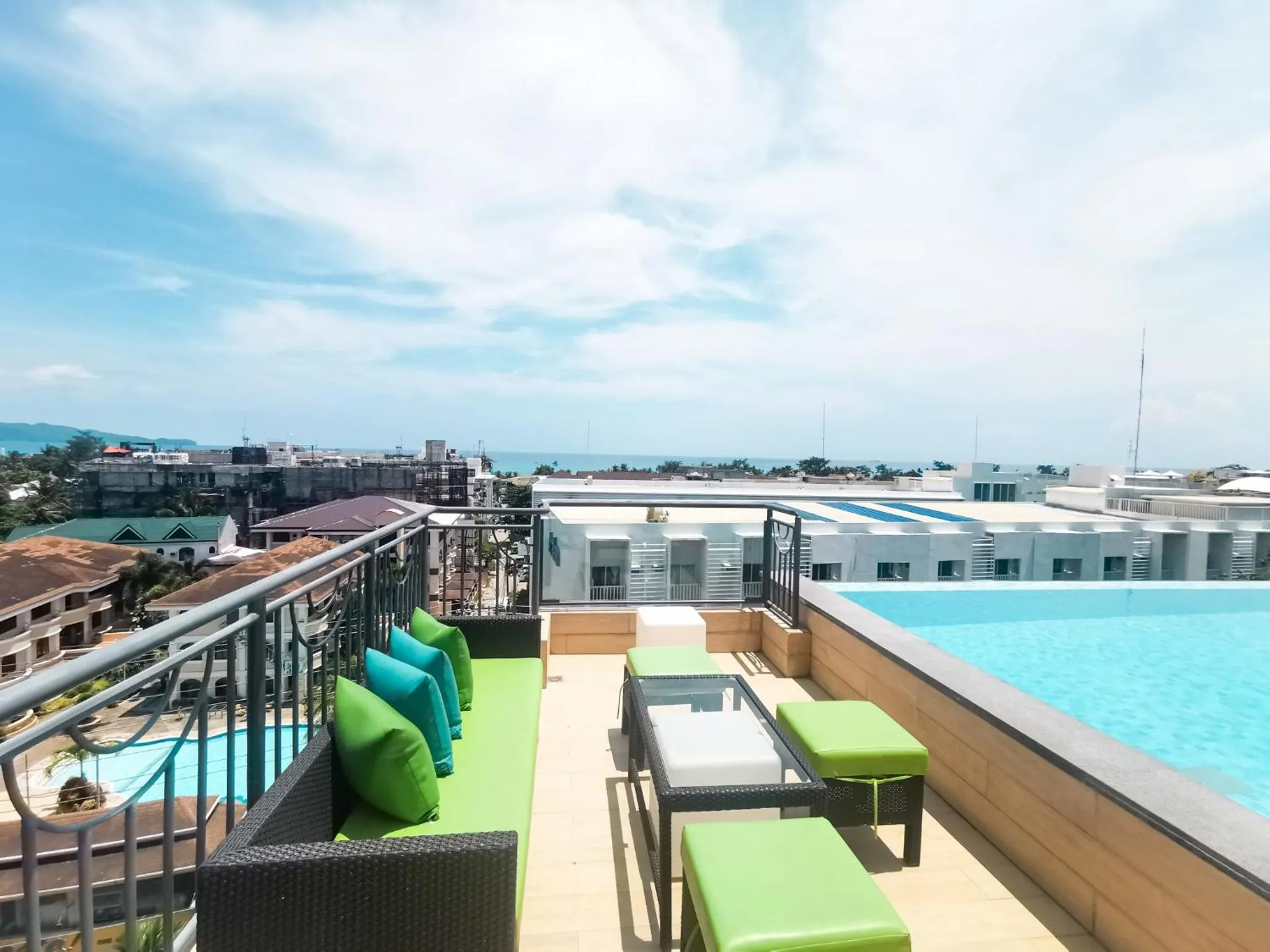 Swimming pool in Lime Hotel Boracay