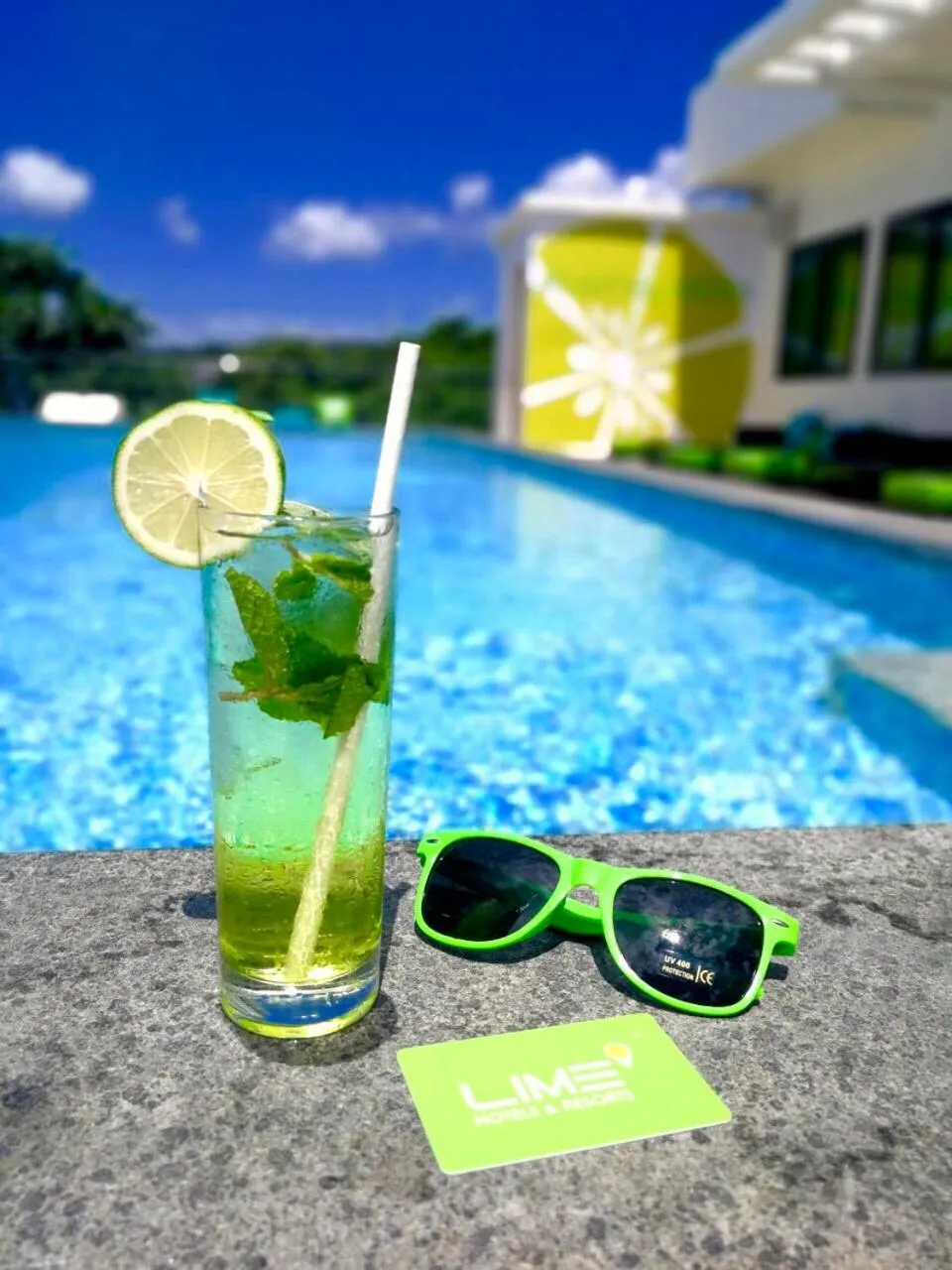 Swimming pool in Lime Hotel Boracay