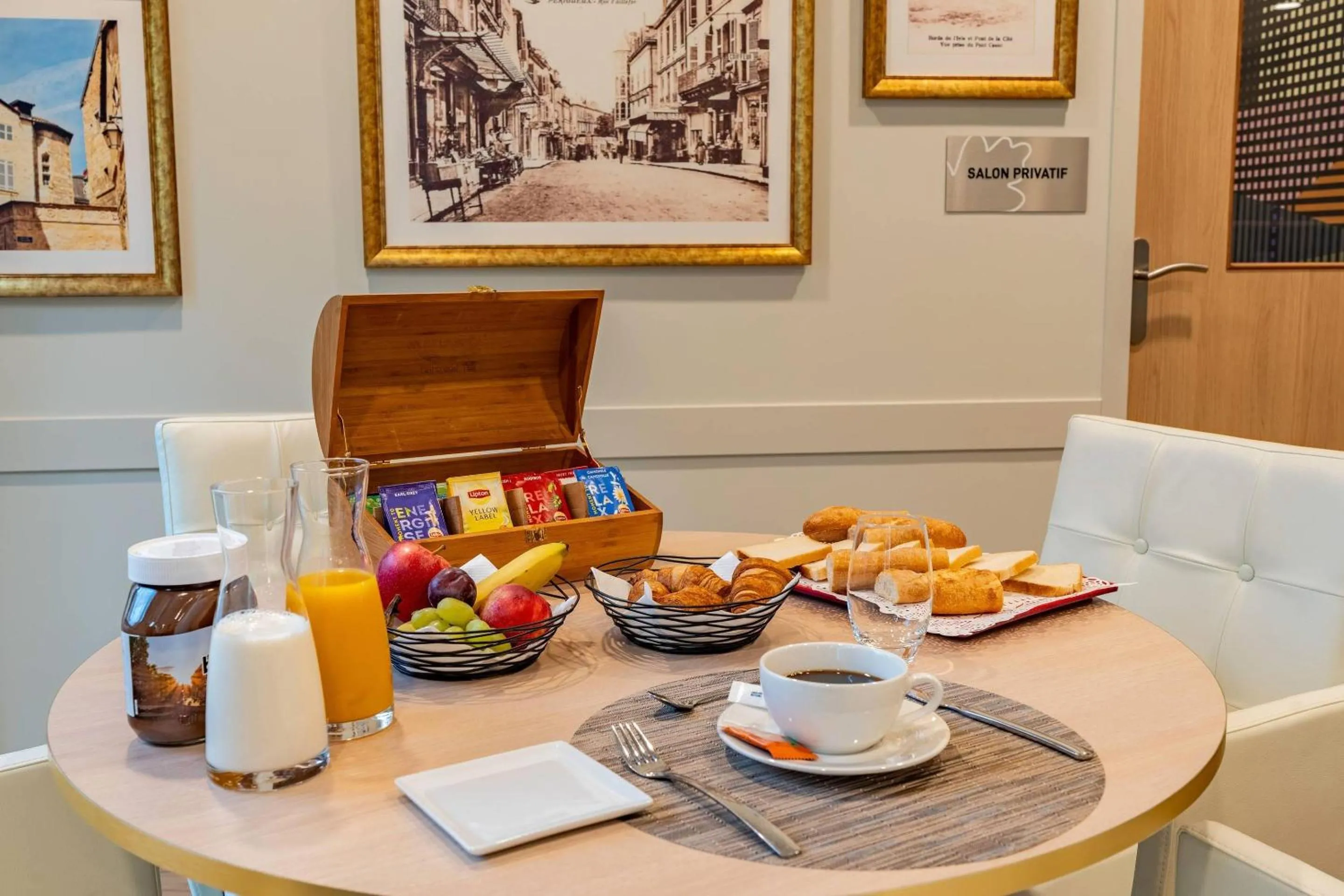 Breakfast in Quality Aparthotel Périgueux