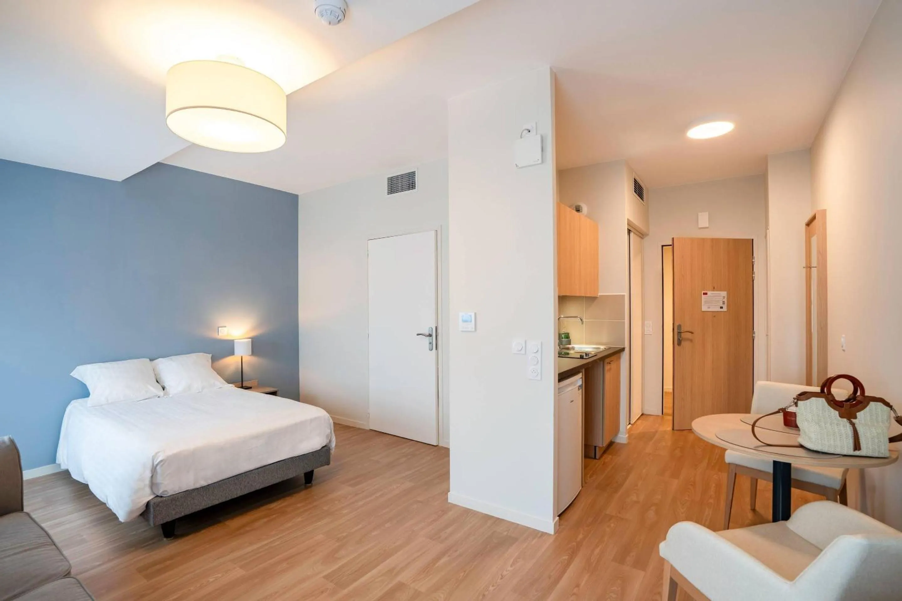 Bed in Quality Aparthotel Périgueux