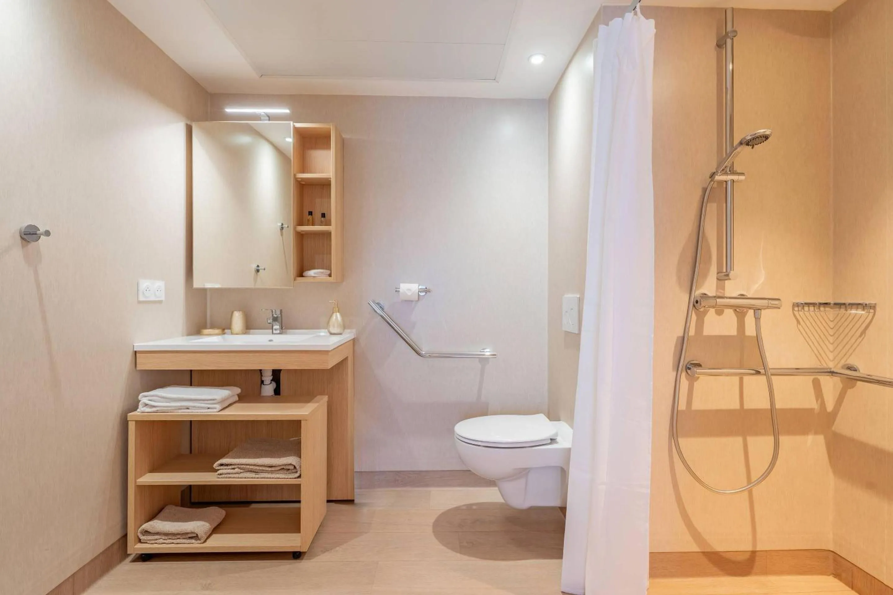 Shower in Quality Aparthotel Périgueux