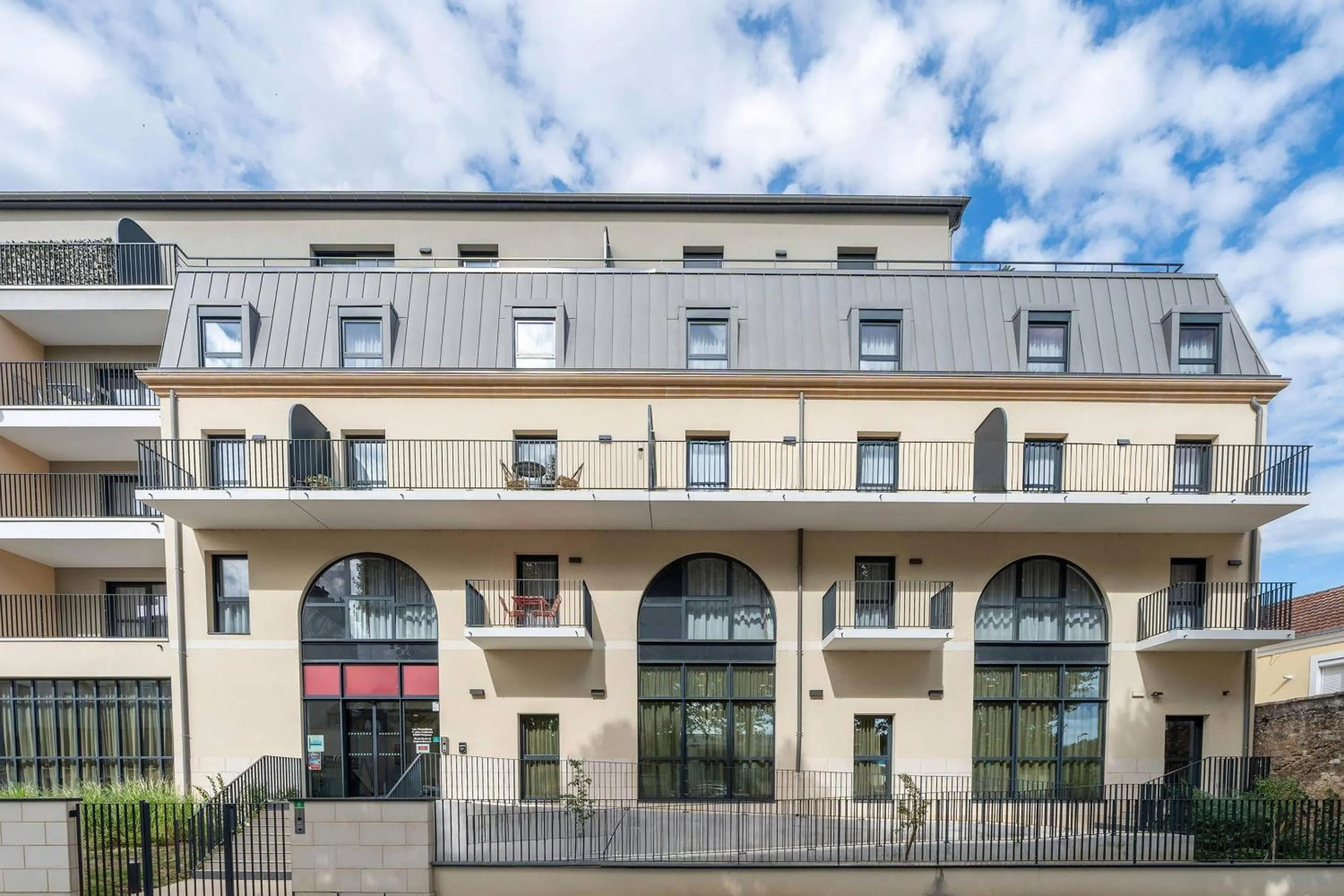 Property building in Quality Aparthotel Périgueux