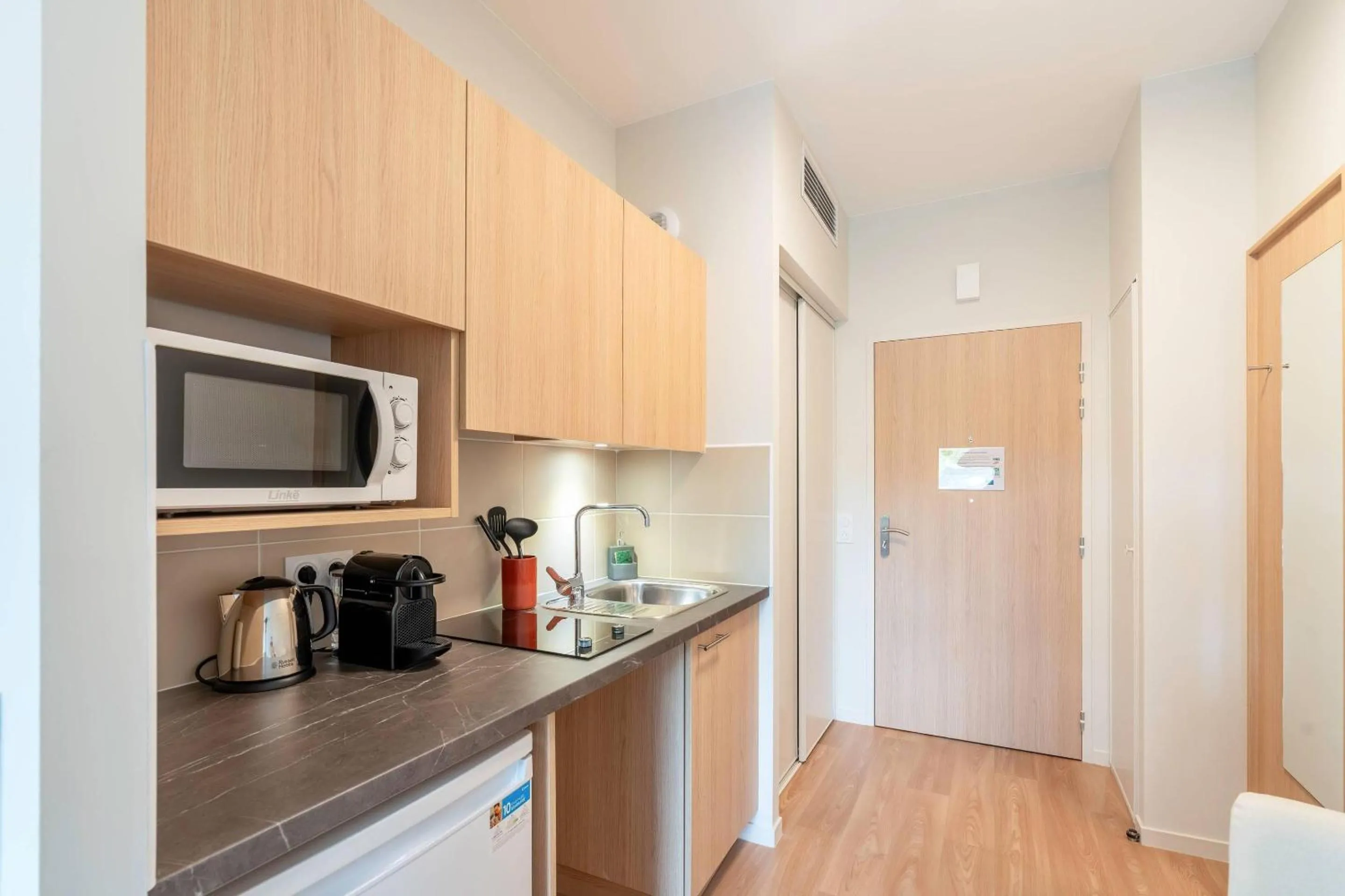 Kitchen or kitchenette in Quality Aparthotel Périgueux