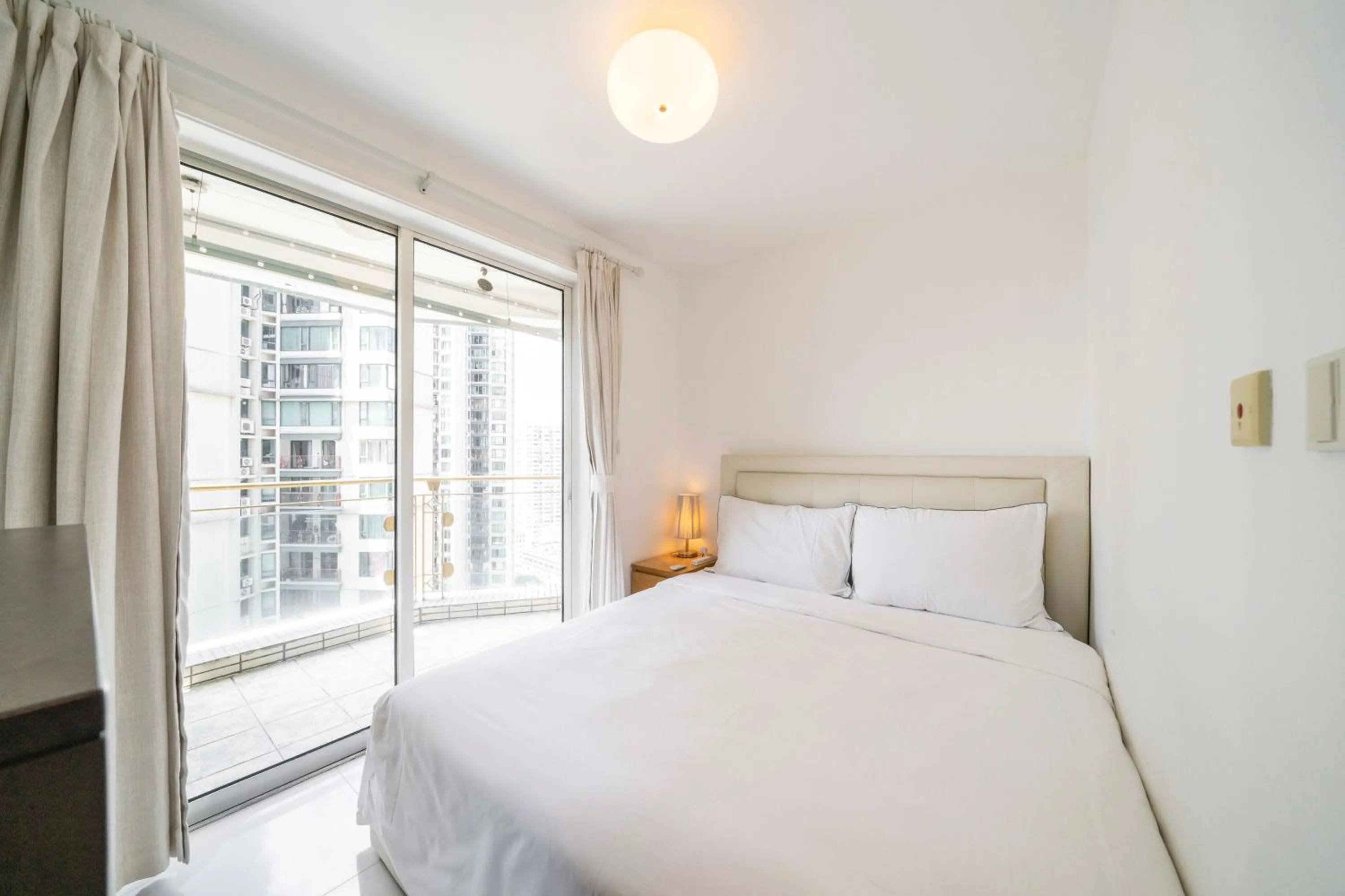 Bed in Tyms Xujiahui Elegant 1BR APT