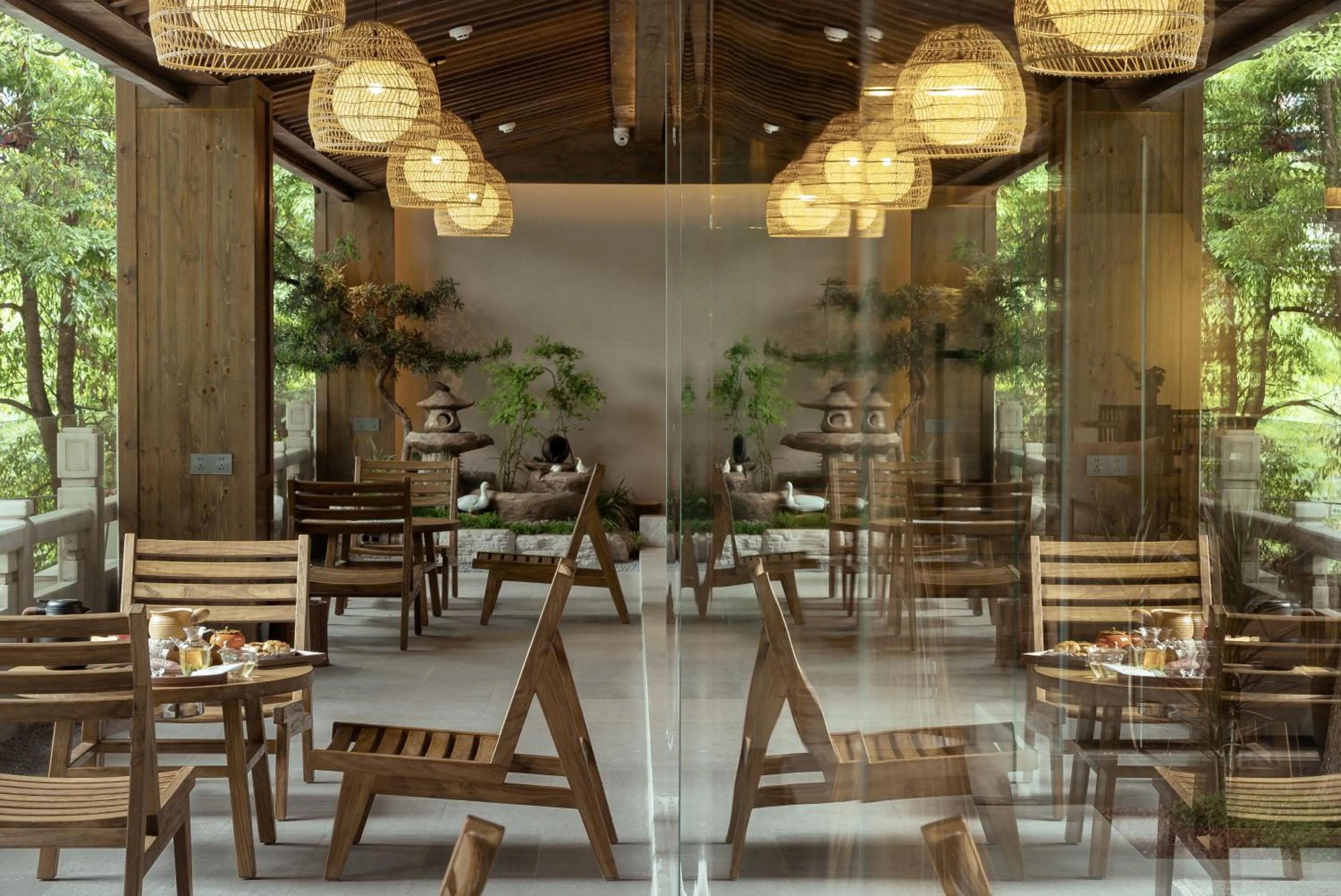Restaurant/places to eat in Shishe Spring Designer Homestay