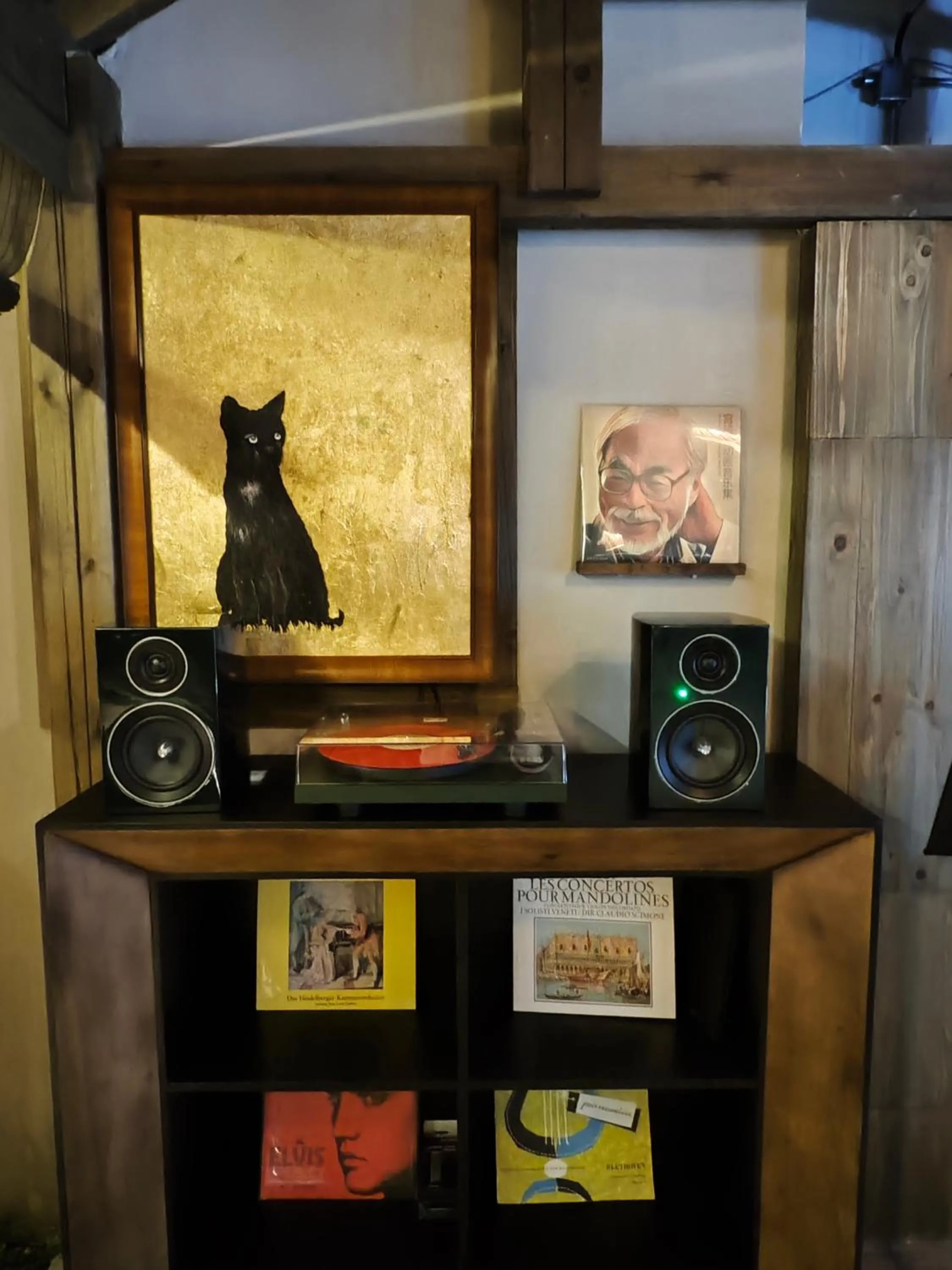 Decorative detail in Shishe Spring Designer Homestay