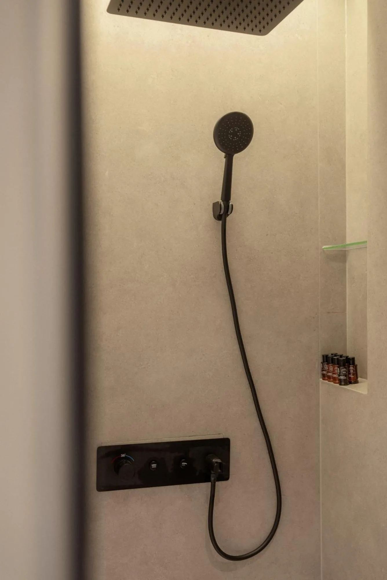 Shower in Shishe Spring Designer Homestay