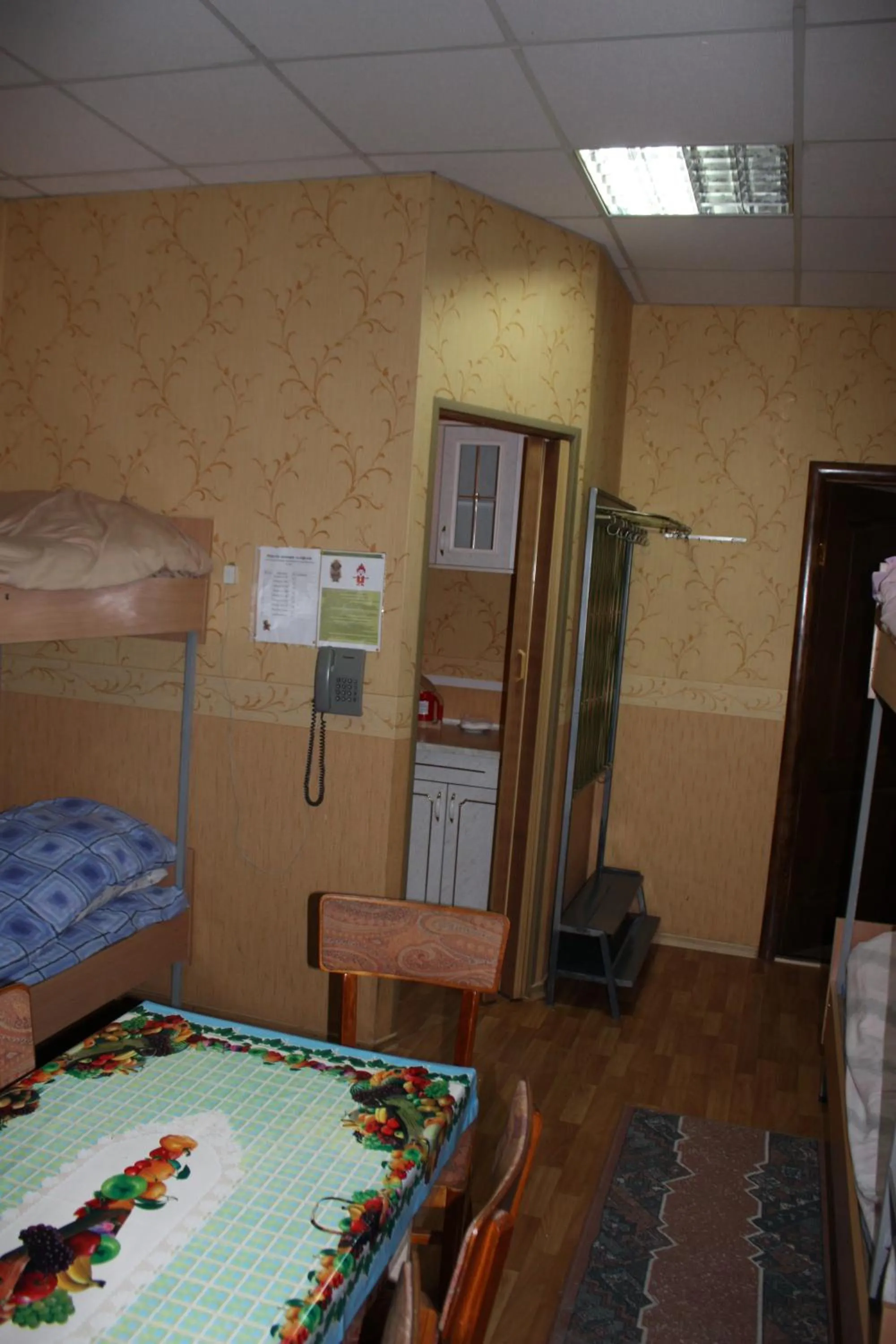 bunk bed in motel Pid Strihoyu