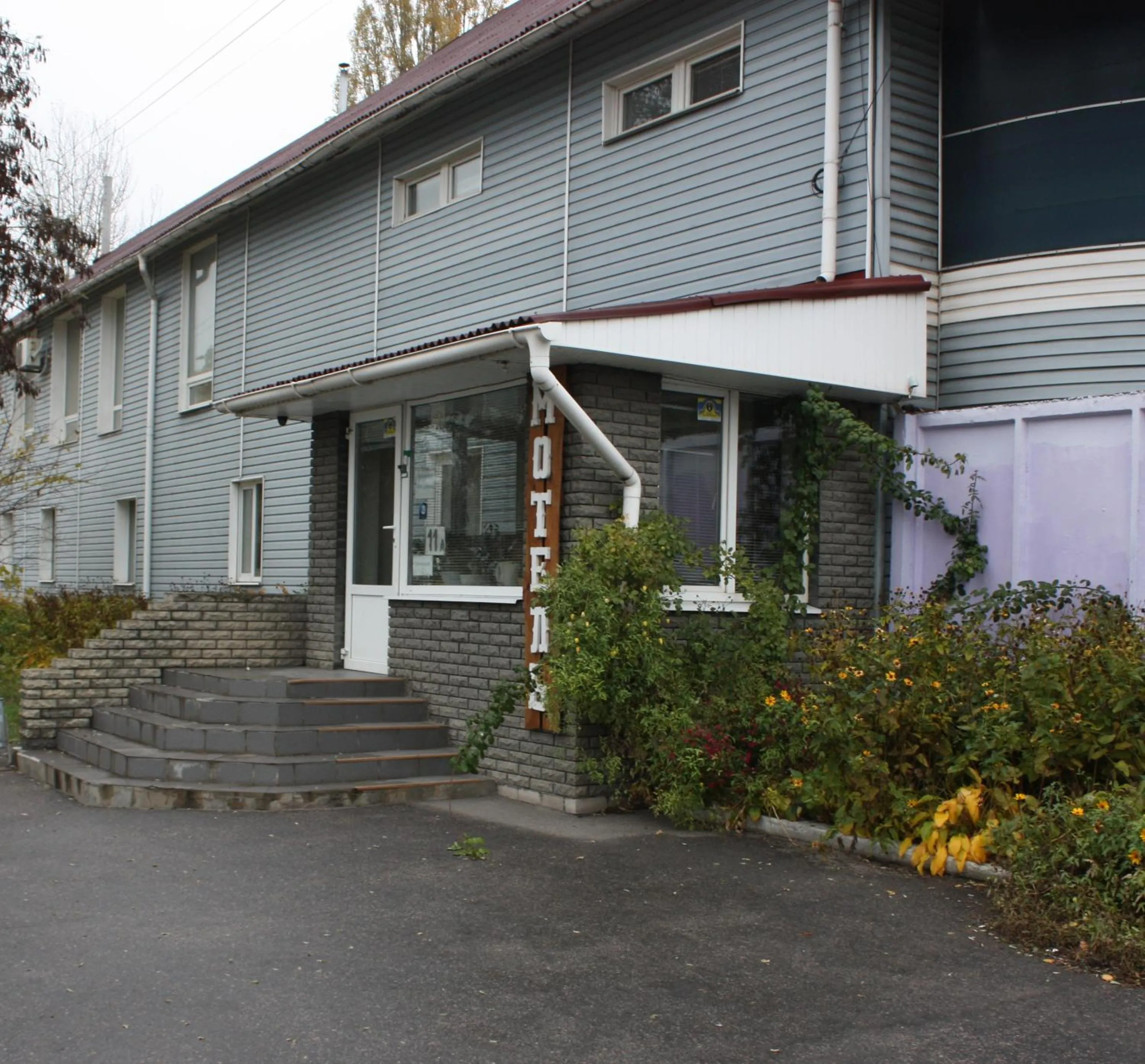 Property building in motel Pid Strihoyu