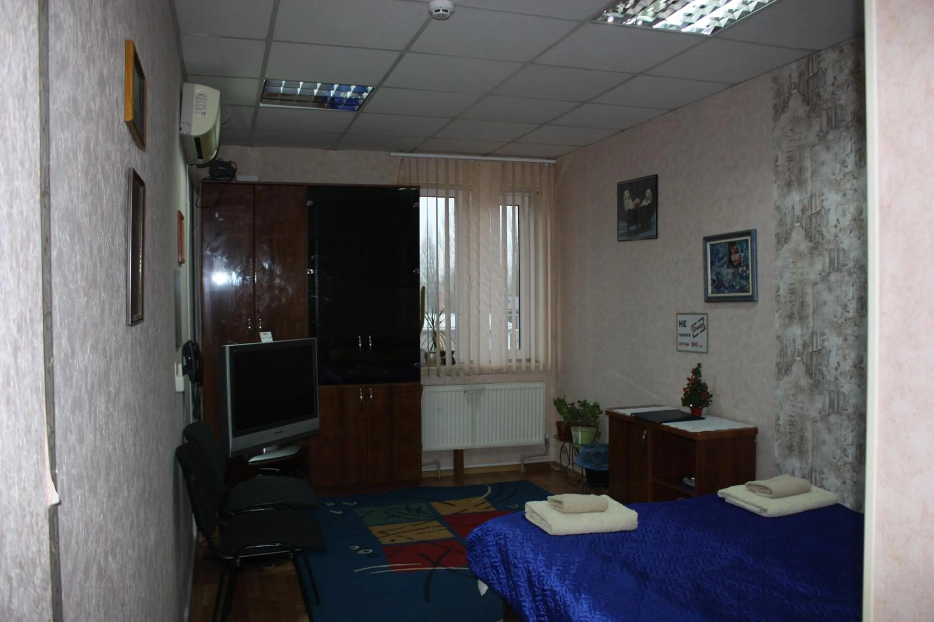 Seating area, Bed in motel Pid Strihoyu