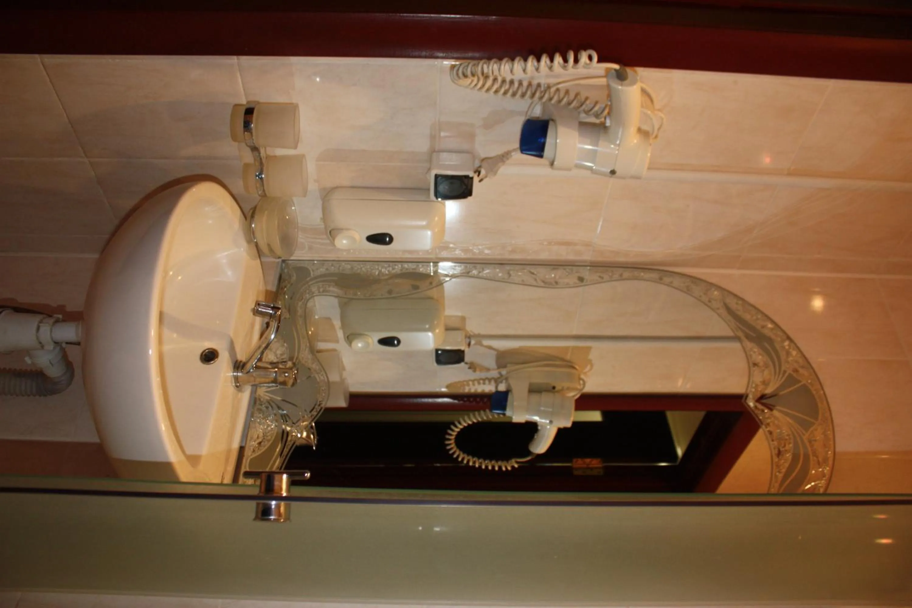 Shower in motel Pid Strihoyu