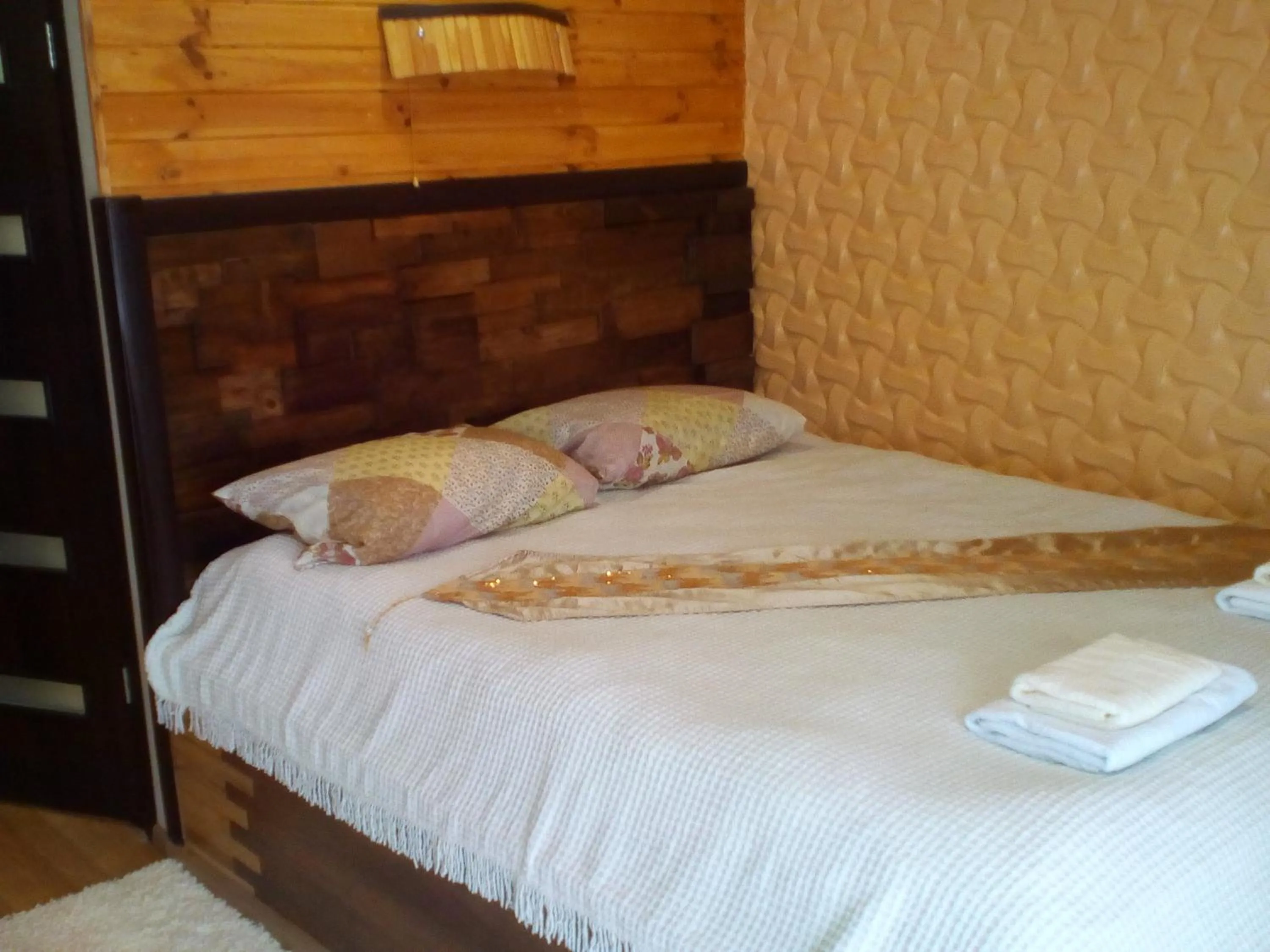 Bed in motel Pid Strihoyu