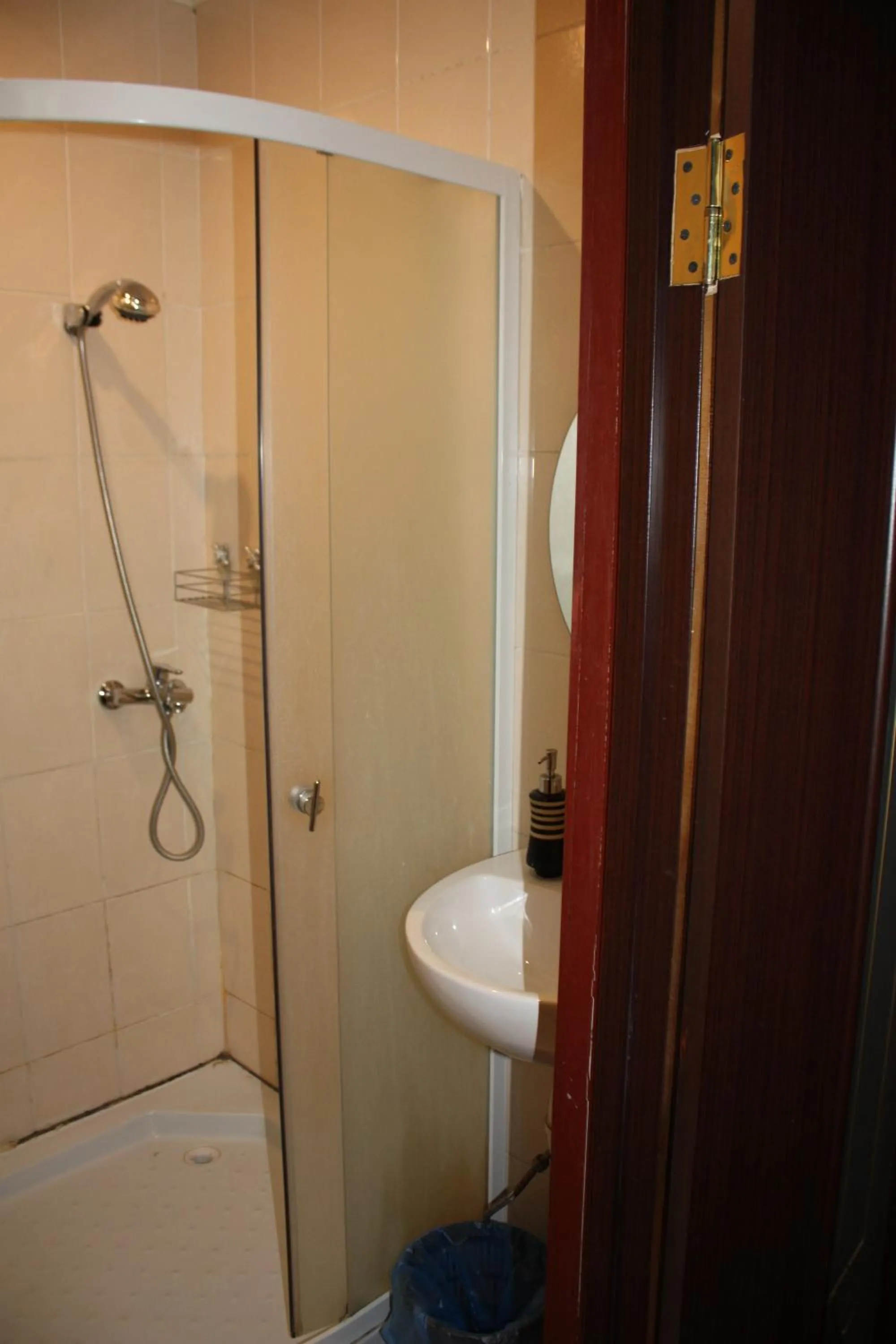Toilet in motel Pid Strihoyu