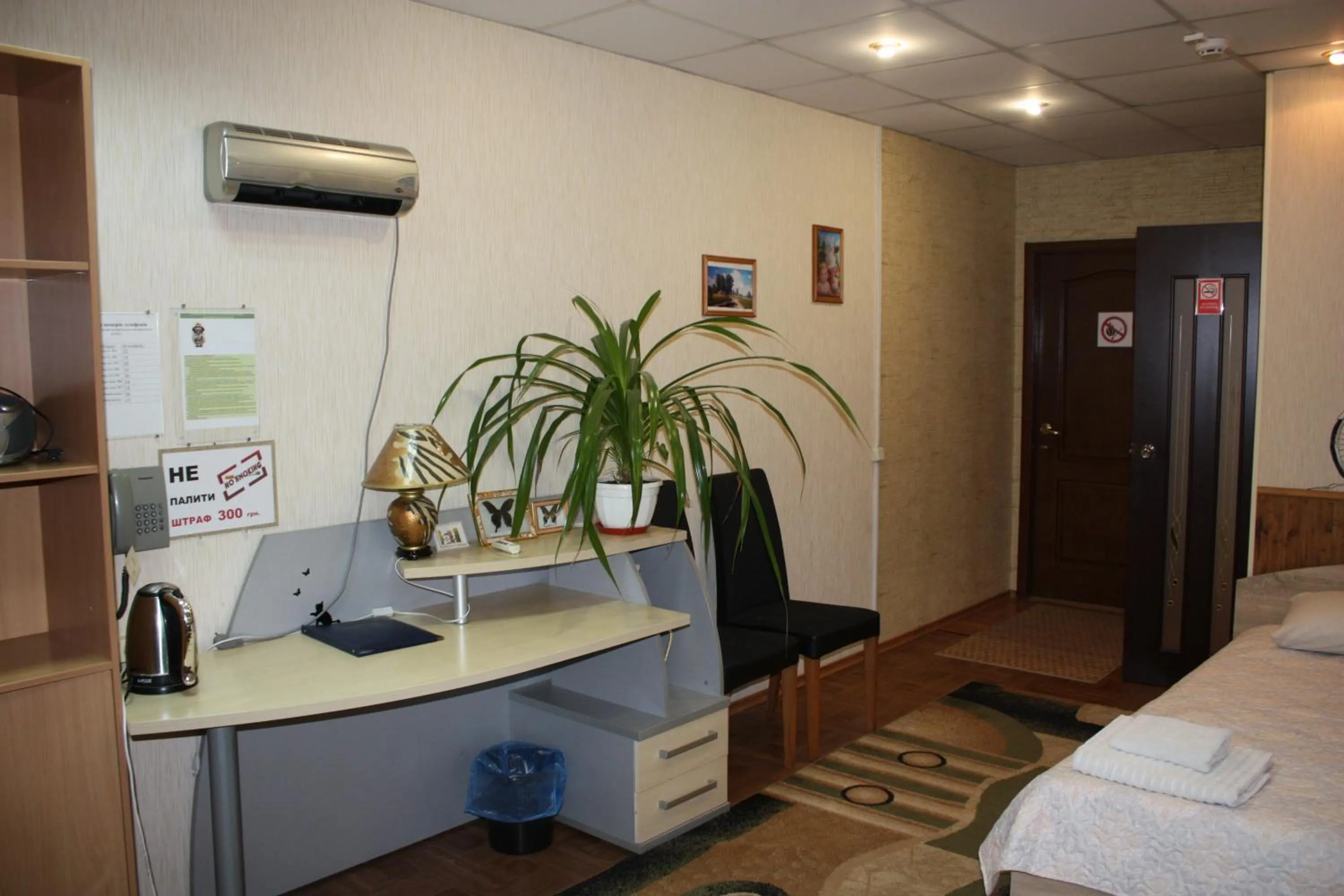 Seating area, Bed in motel Pid Strihoyu