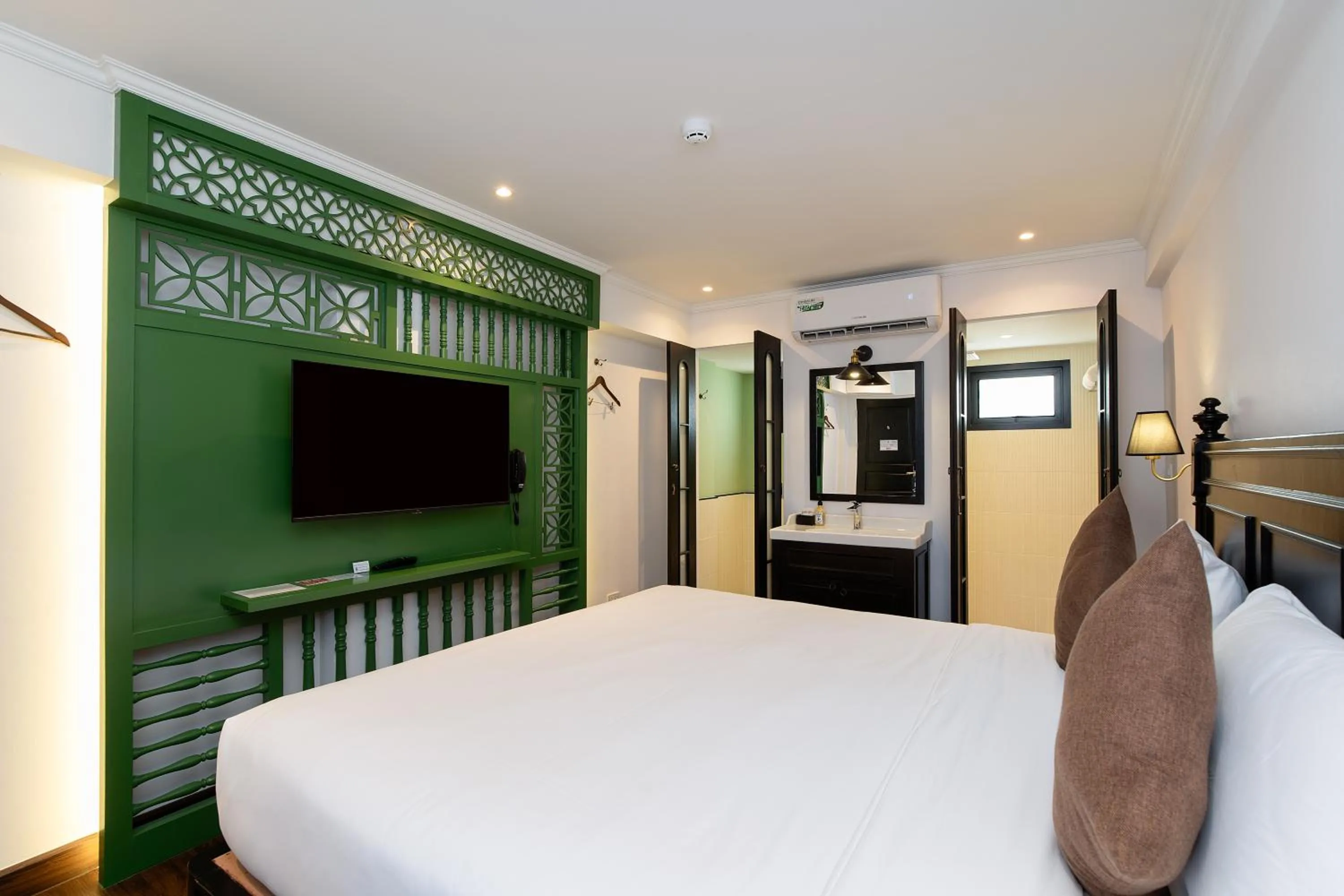 TV and multimedia, Bed in Bangluang Boutique Hotel