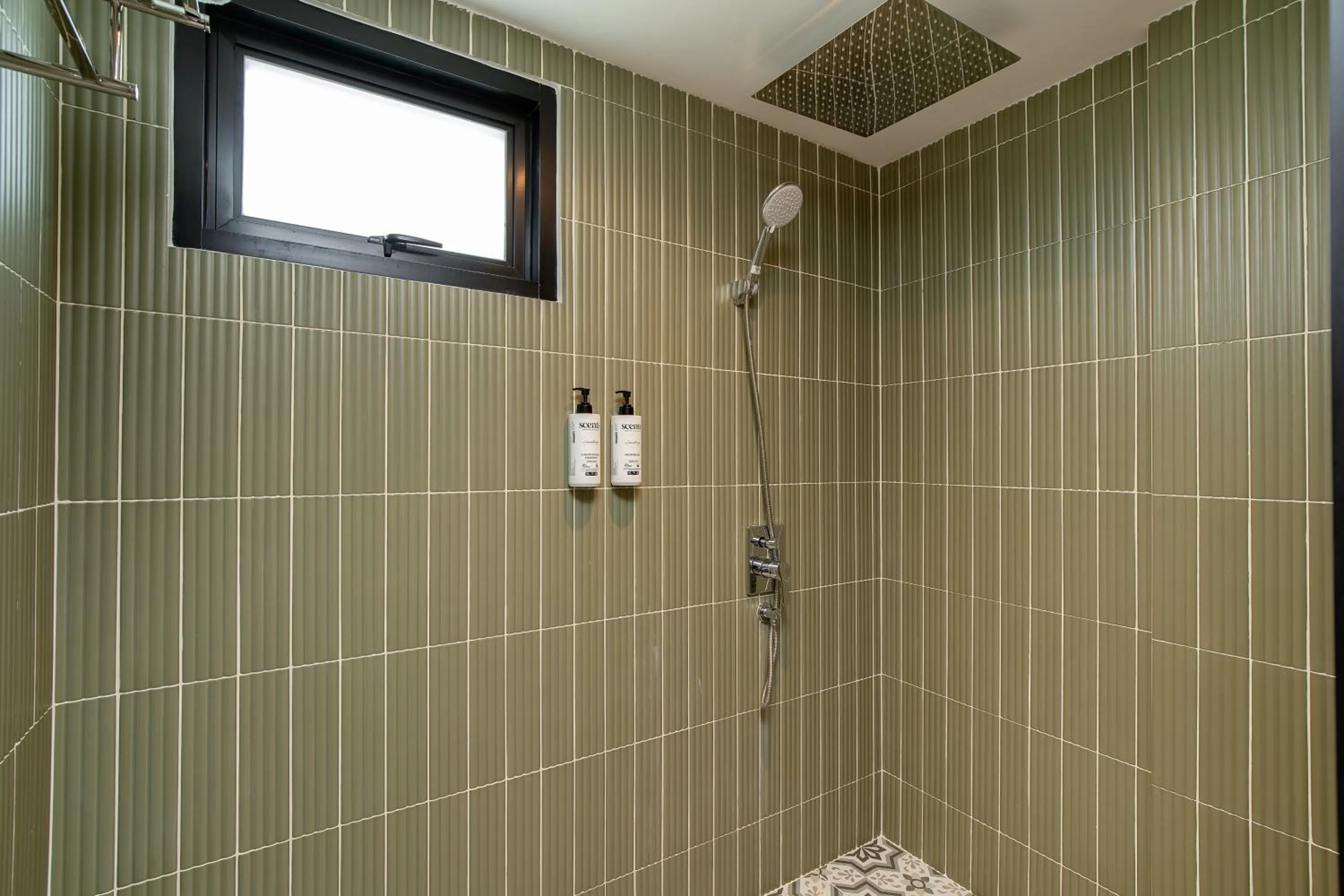 Shower in Bangluang Boutique Hotel