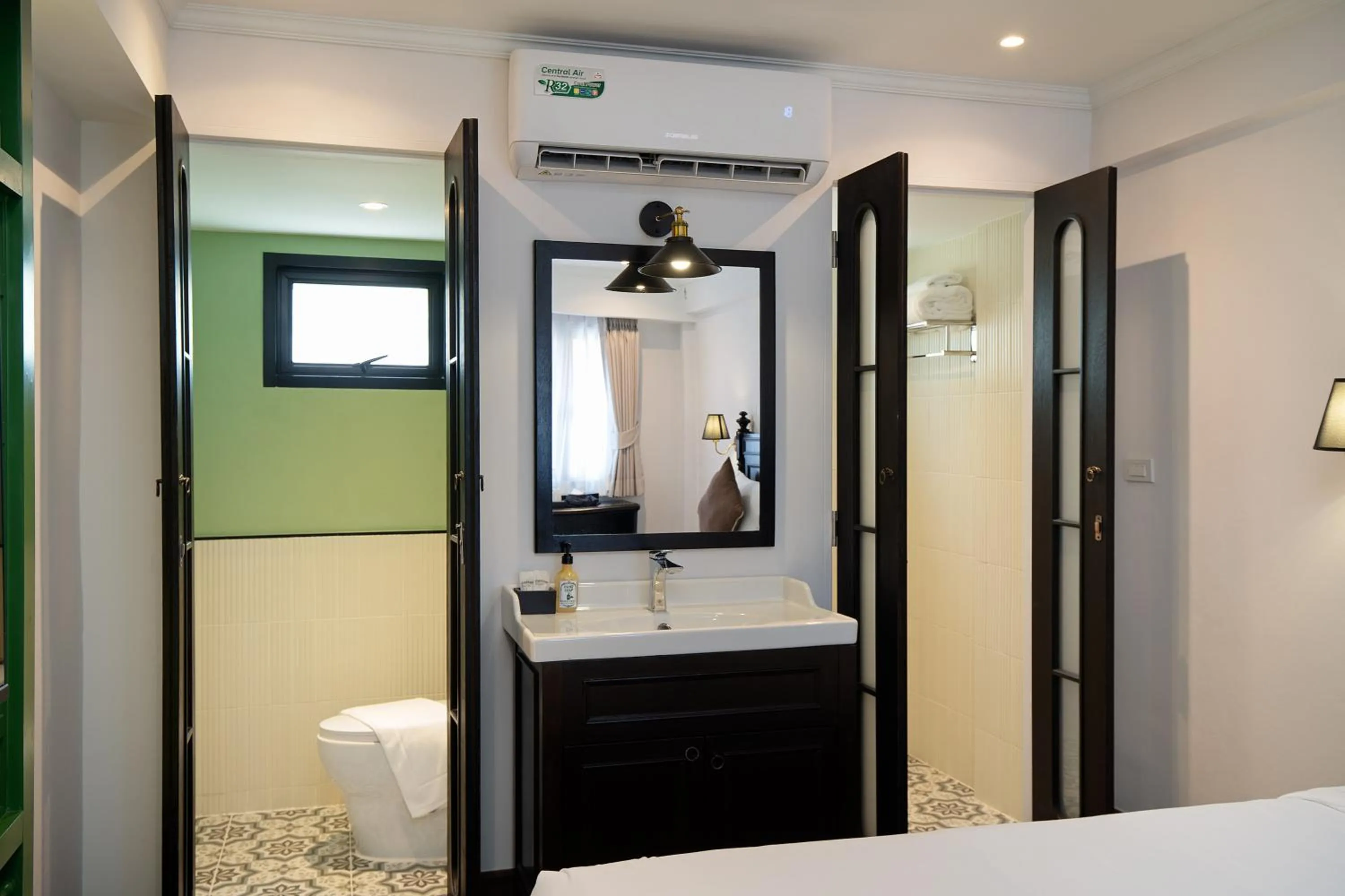 Shower, Bed in Bangluang Boutique Hotel