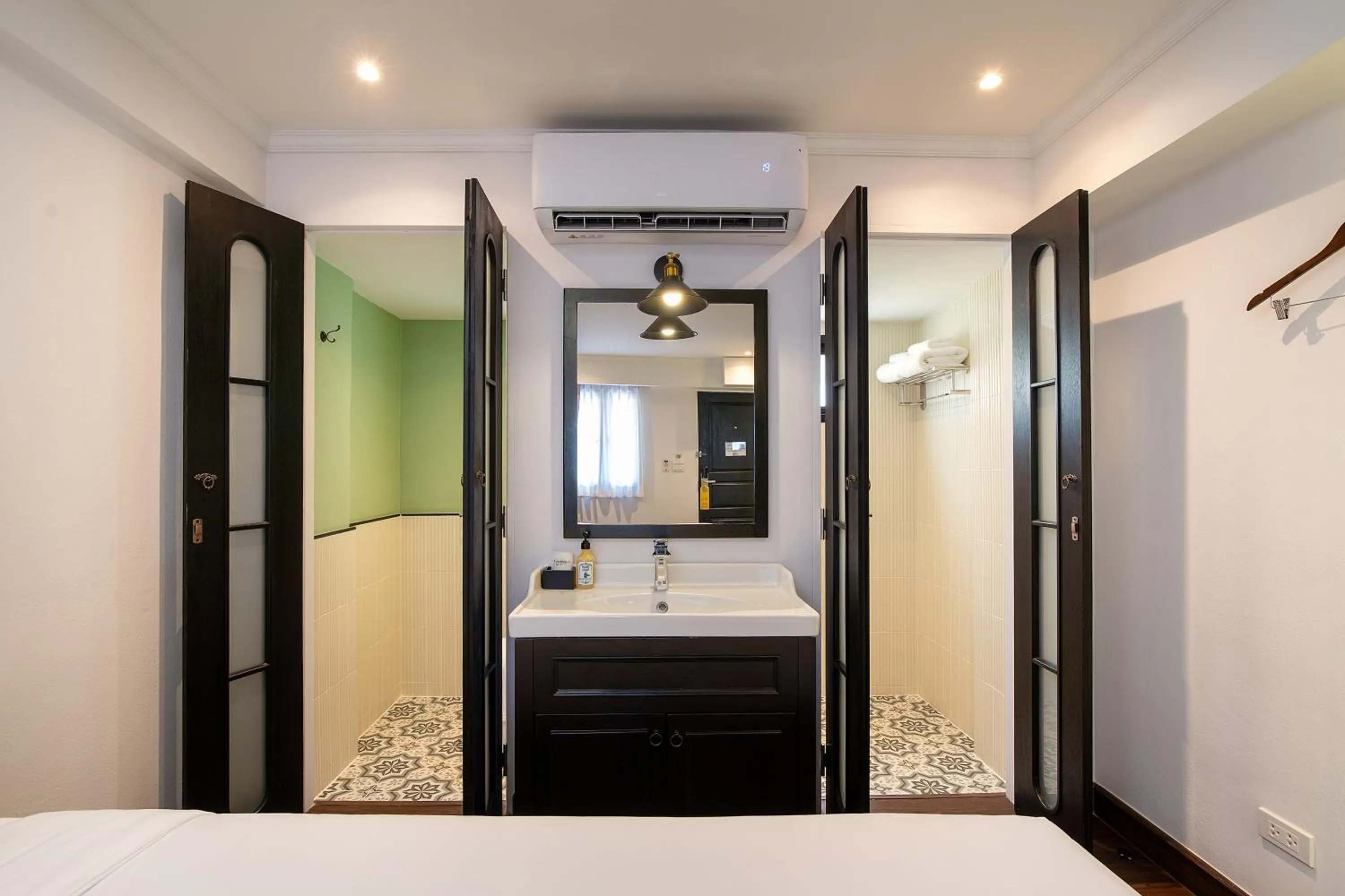 Bathroom, Bed in Bangluang Boutique Hotel