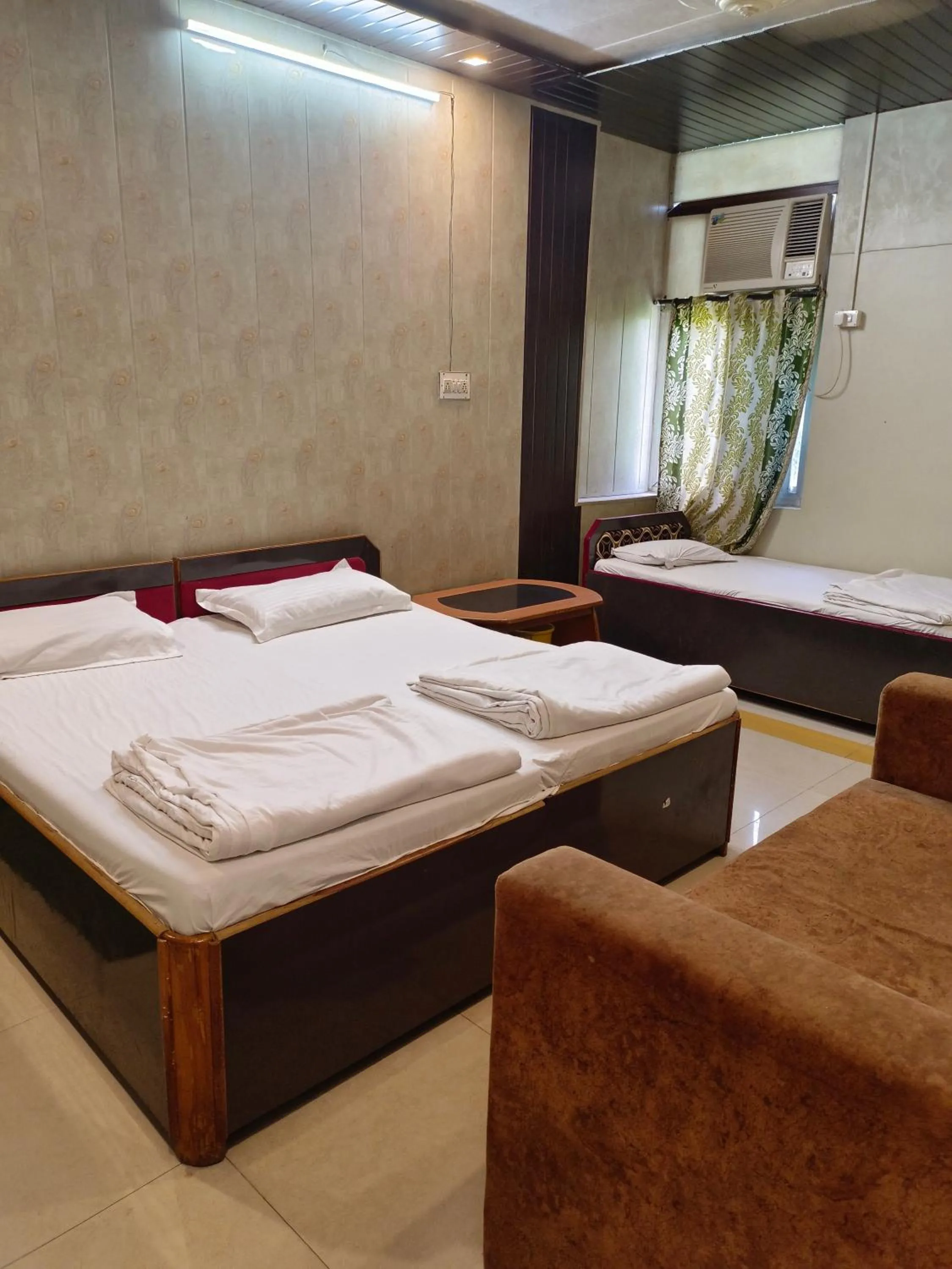 Kanchan Hotel