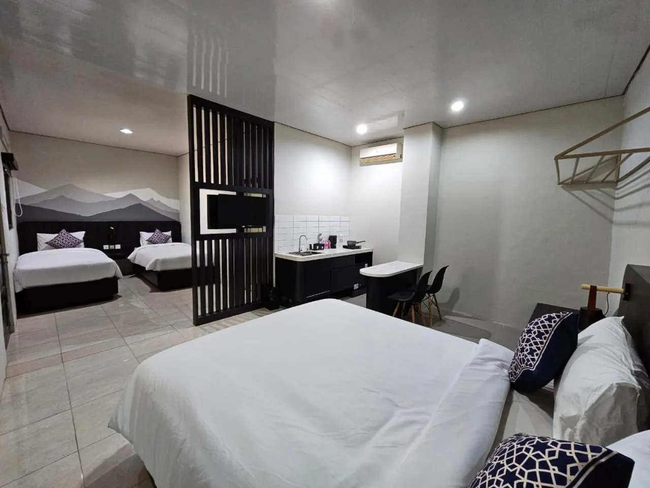 Bedroom, Bed in Airlangga Hotel