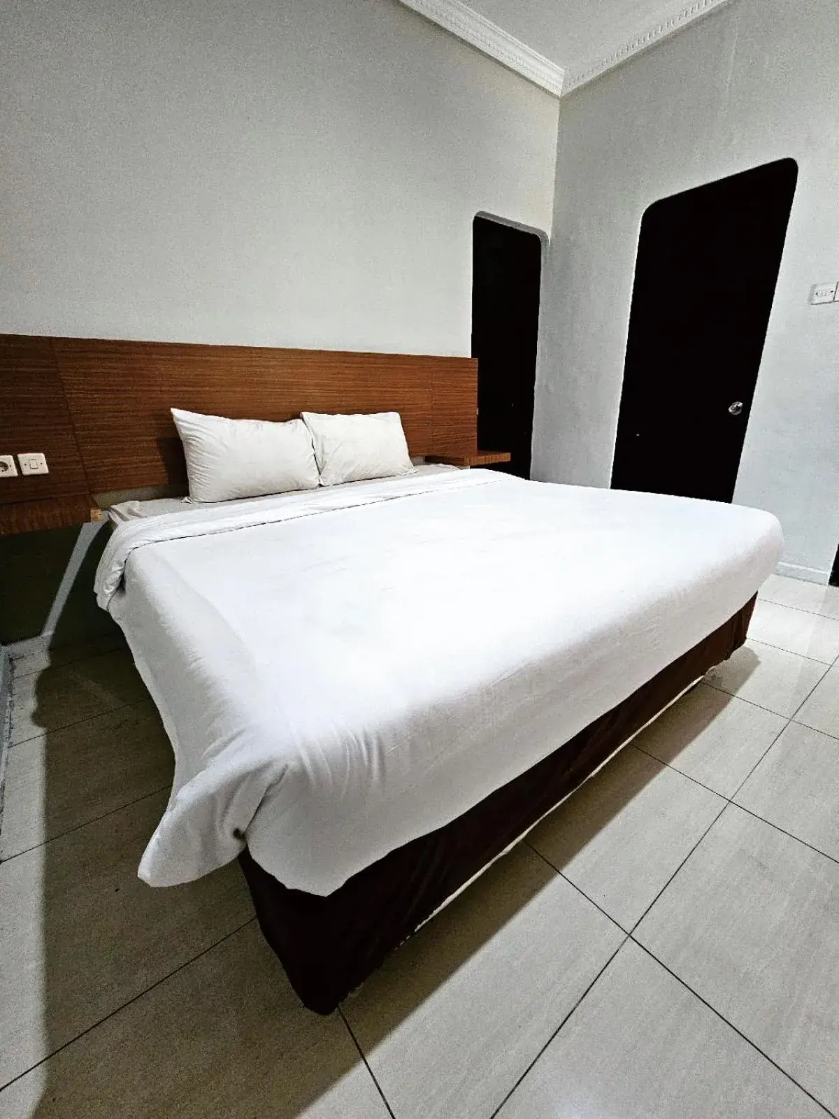 Deluxe Double Room in Airlangga Hotel Deluxe Double Room in Airlangga Hotel