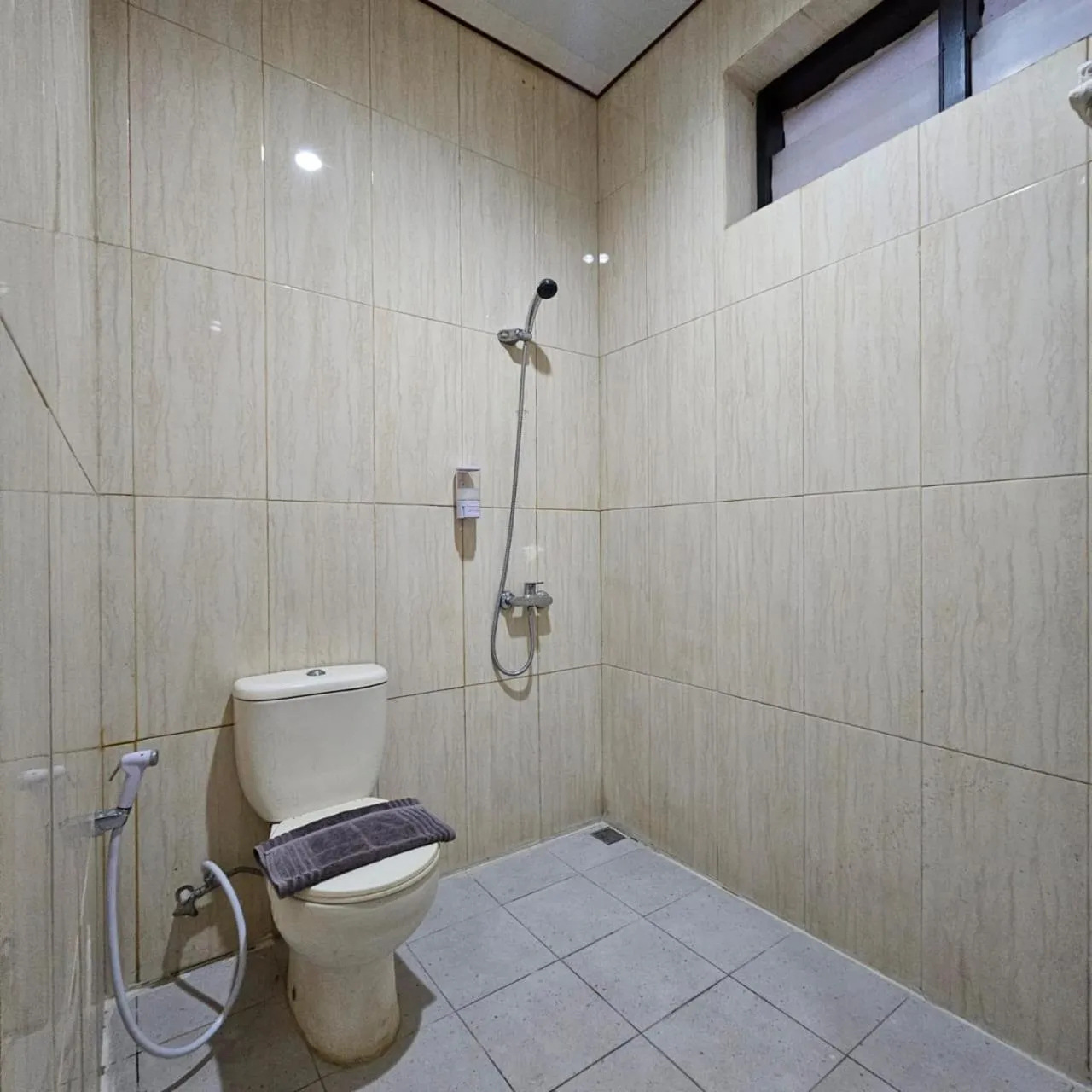 Bathroom in Airlangga Hotel