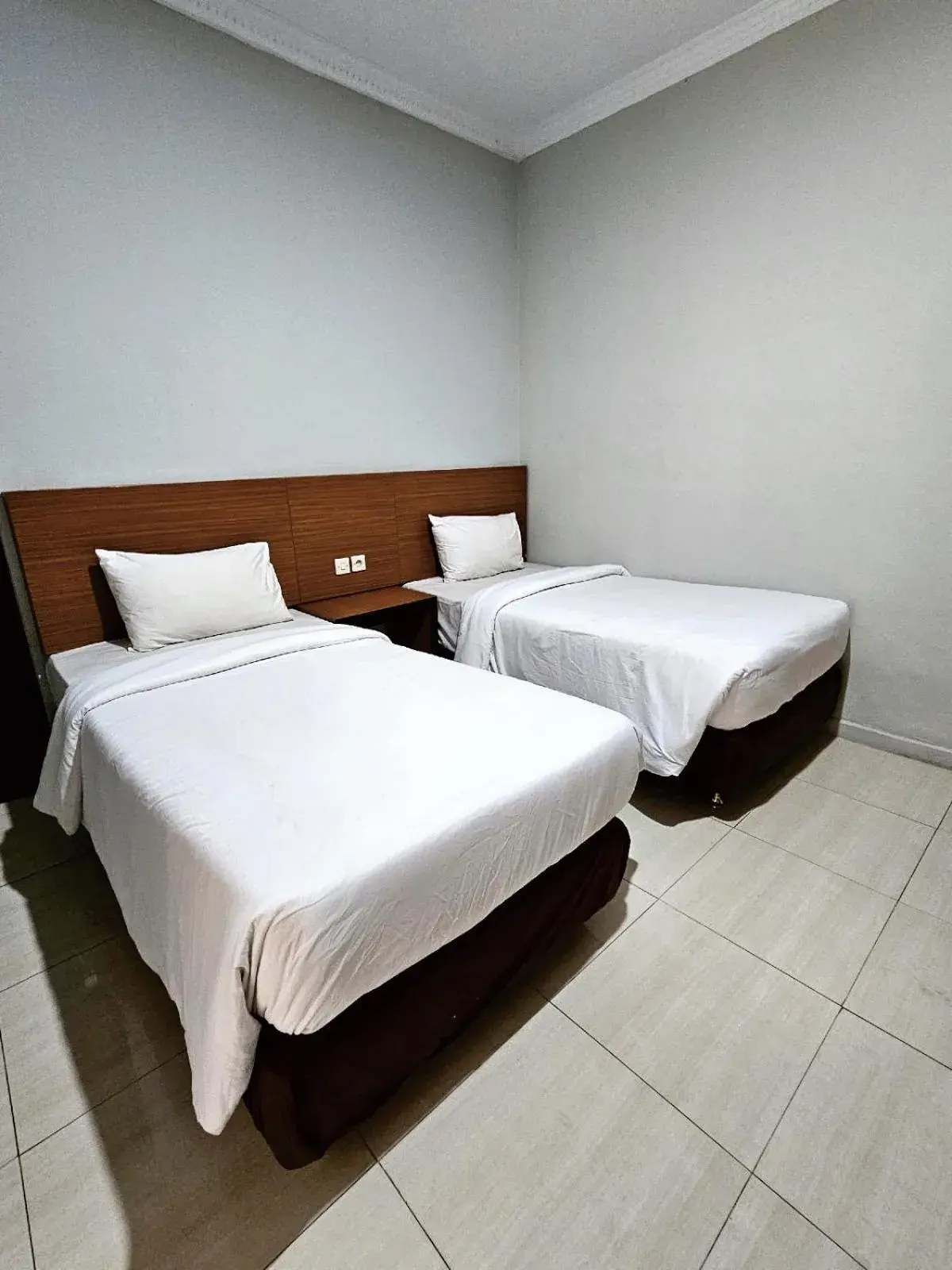 Deluxe Twin Room in Airlangga Hotel Deluxe Twin Room in Airlangga Hotel