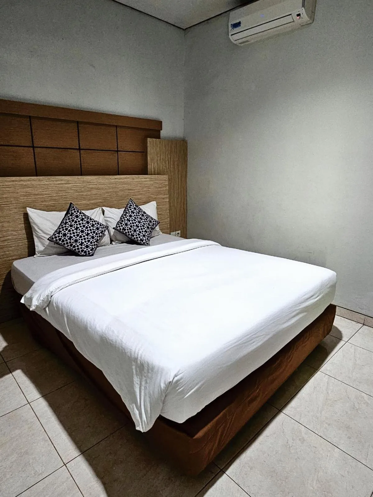 Family, Bed in Airlangga Hotel