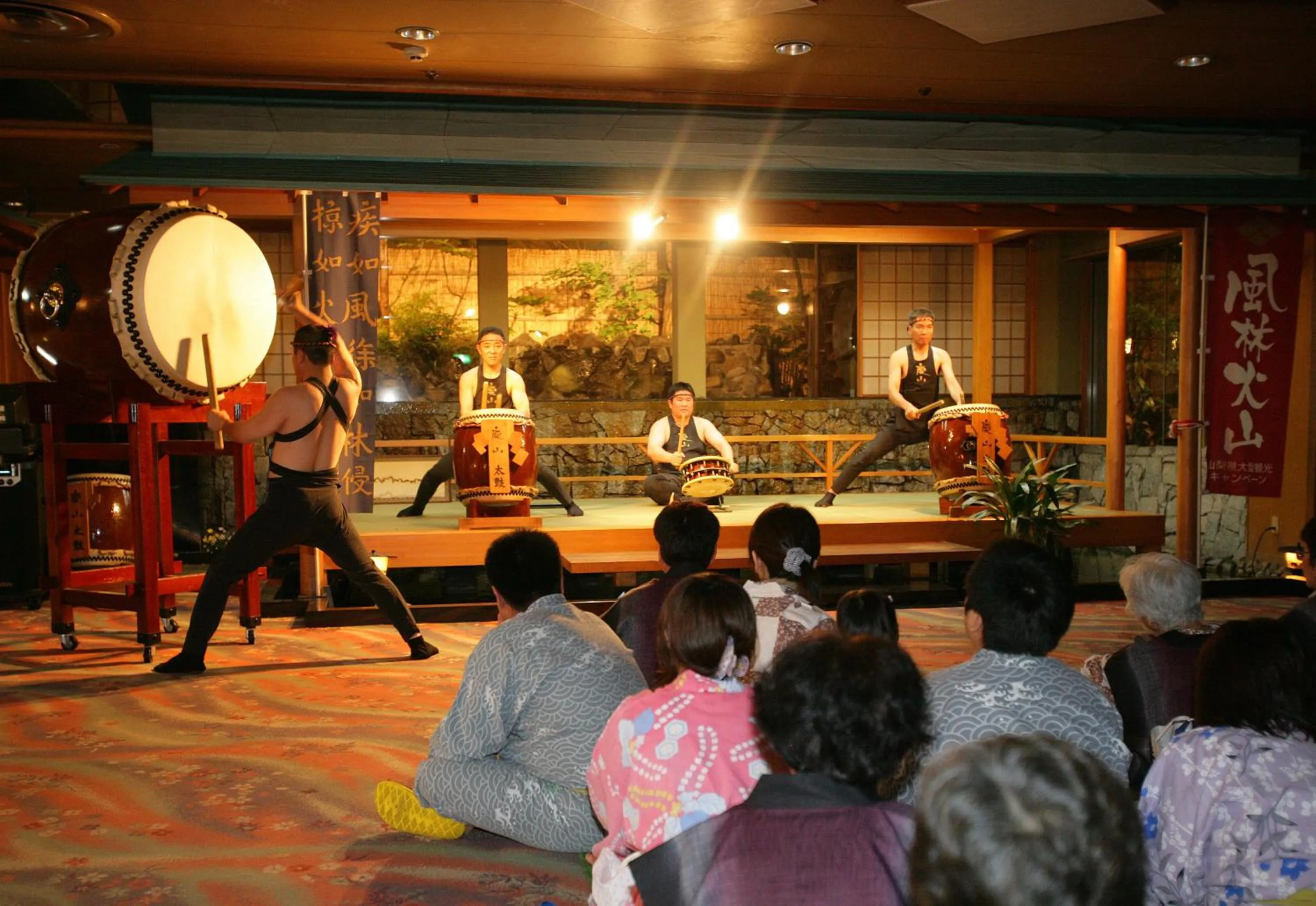 Evening entertainment in Mt Fuji Hanayagi no Sho Keizan