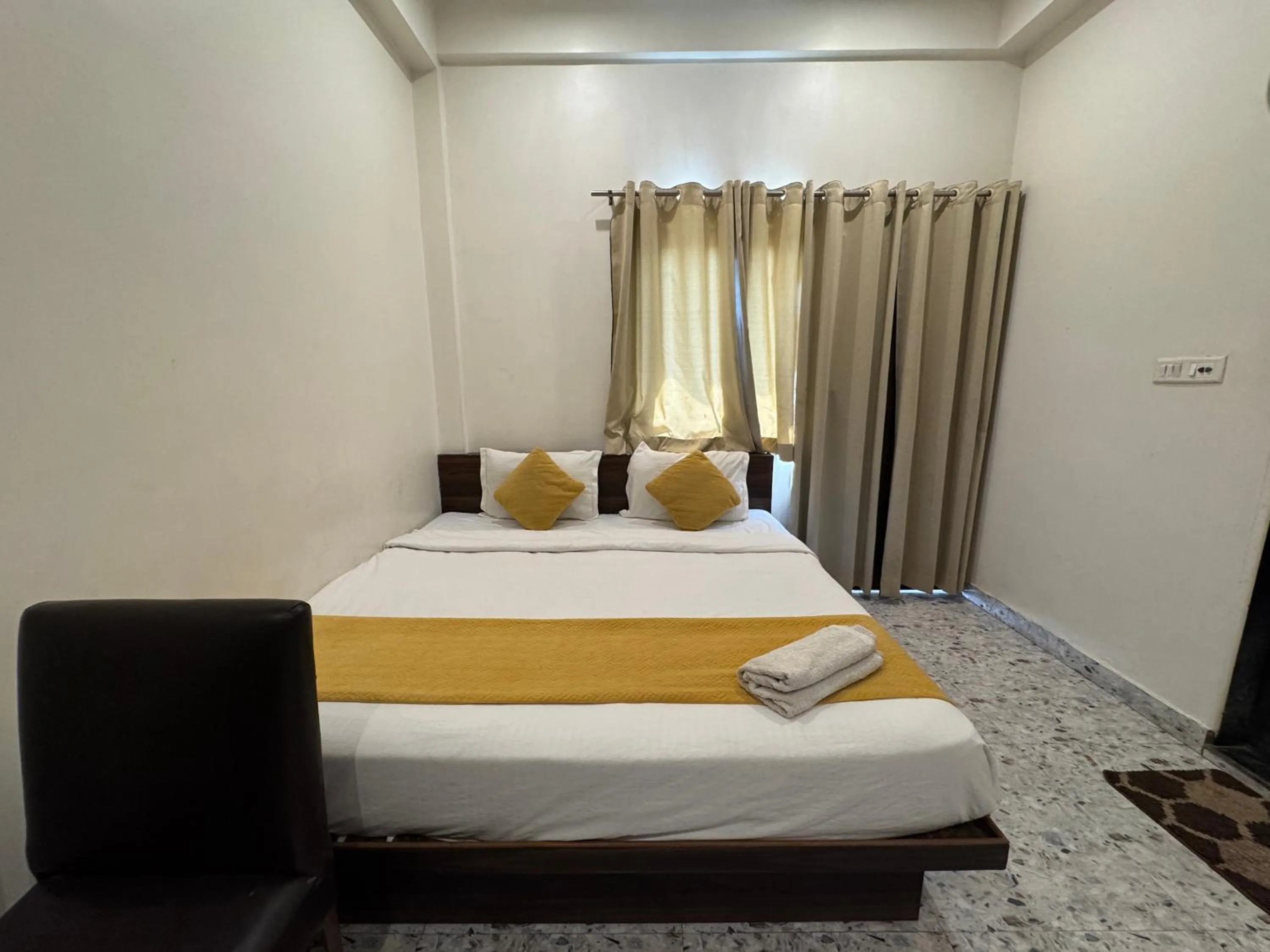 Bedroom, Bed in Hotel Vrinda Sarovar